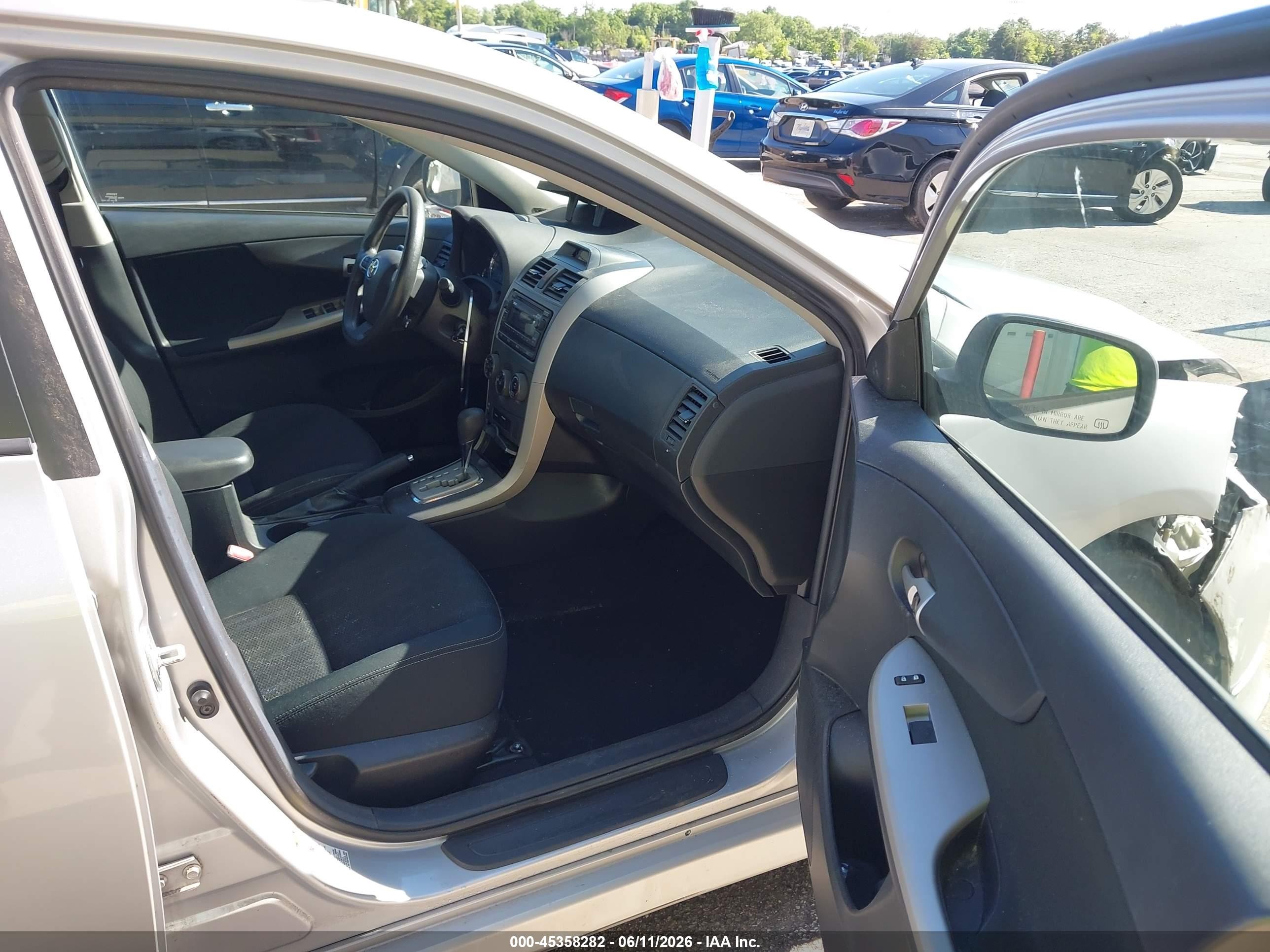2012 Toyota Corolla S Серебряный vin: 2T1BU4EE7CC813290