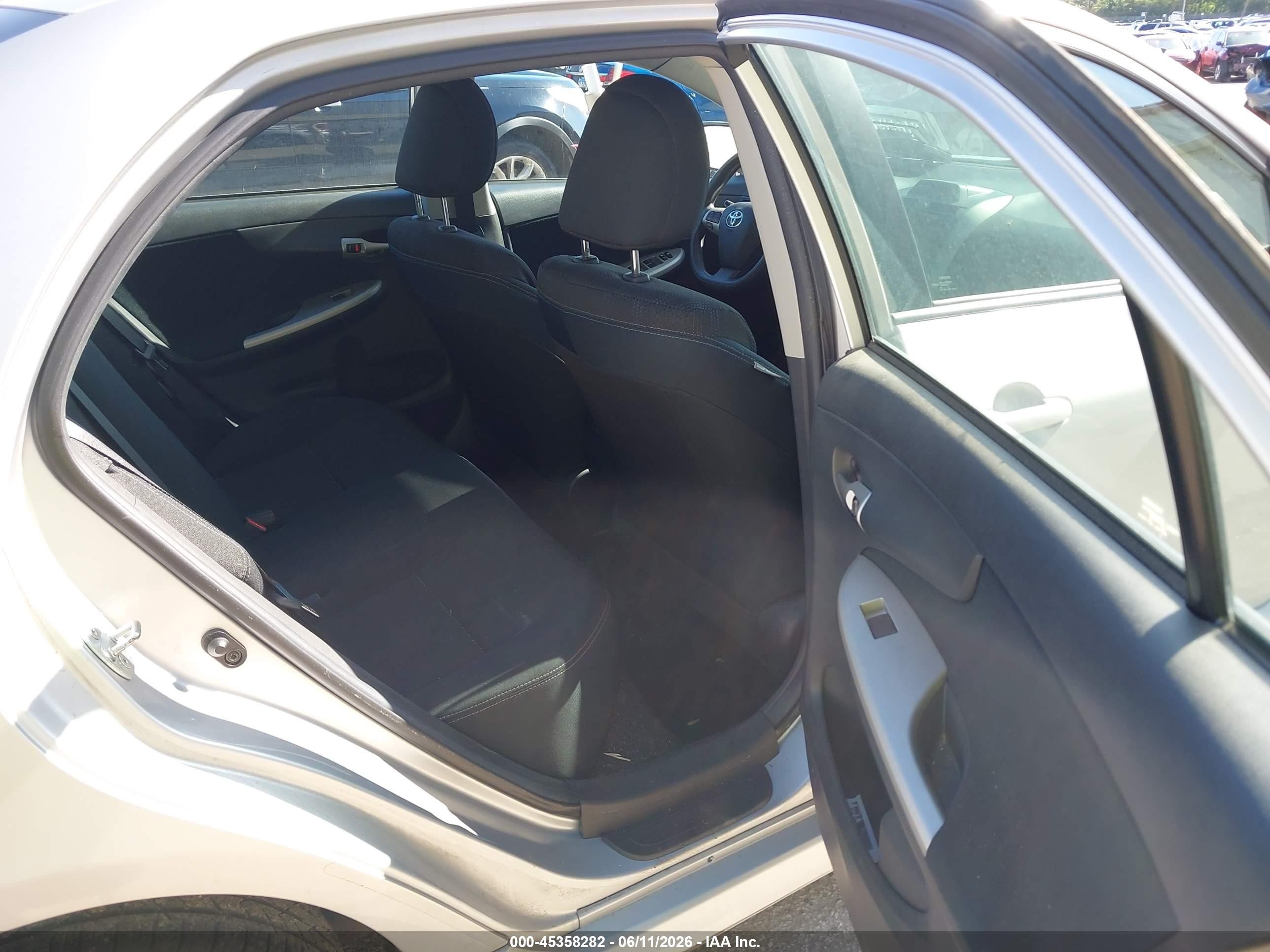 2012 Toyota Corolla S Серебряный vin: 2T1BU4EE7CC813290
