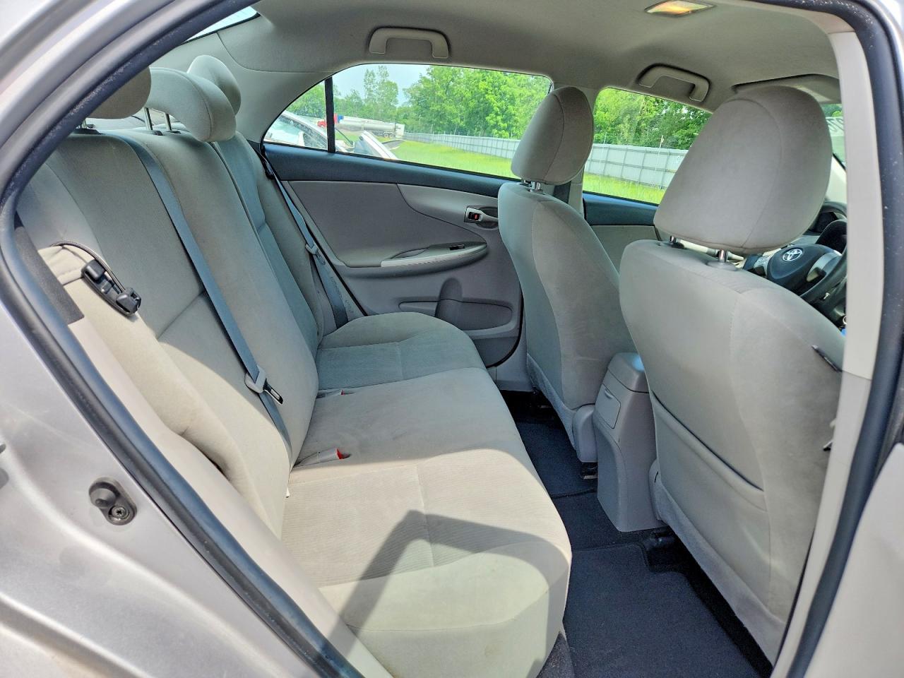2011 Toyota Coralla Silver vin: 2T1BU4EE7CC870993