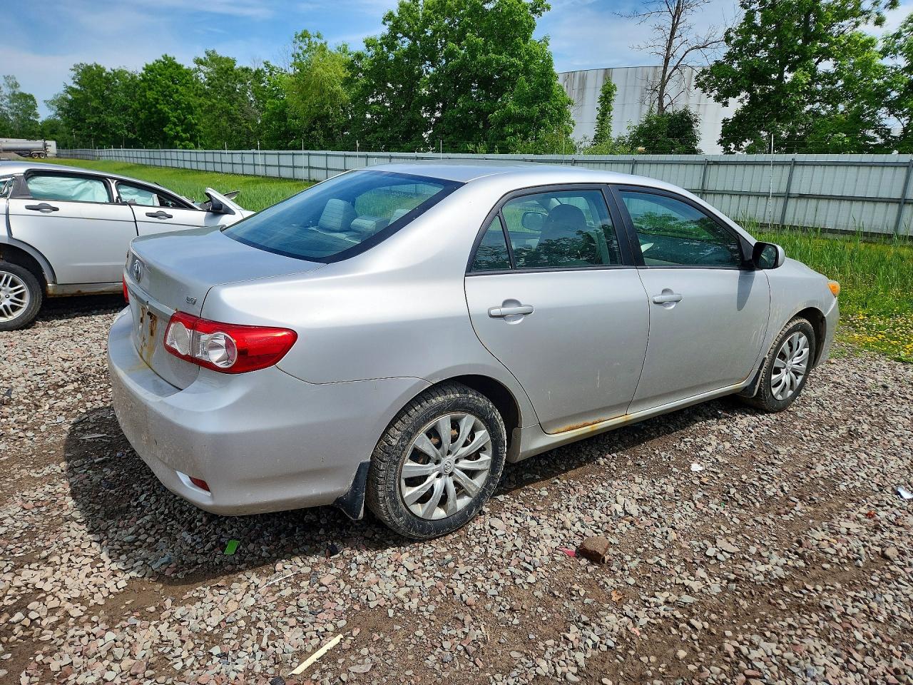 2011 Toyota Coralla Silver vin: 2T1BU4EE7CC870993