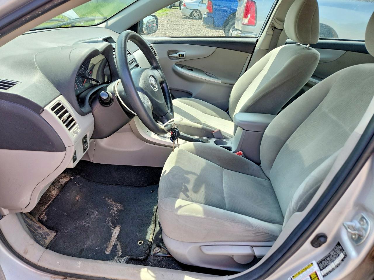 2011 Toyota Coralla Silver vin: 2T1BU4EE7CC870993