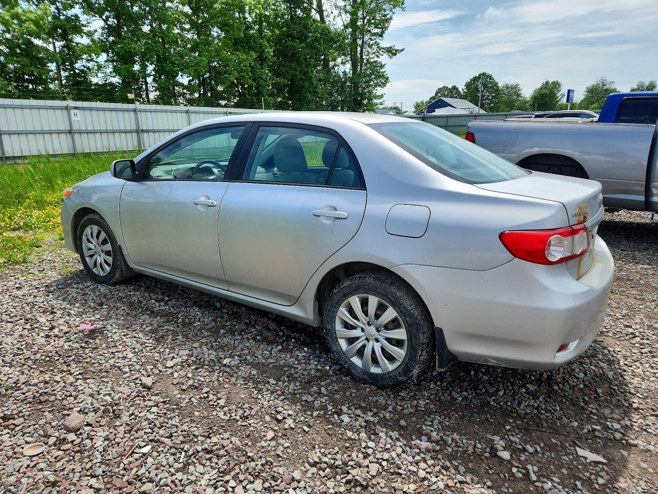 2011 Toyota Coralla Silver vin: 2T1BU4EE7CC870993