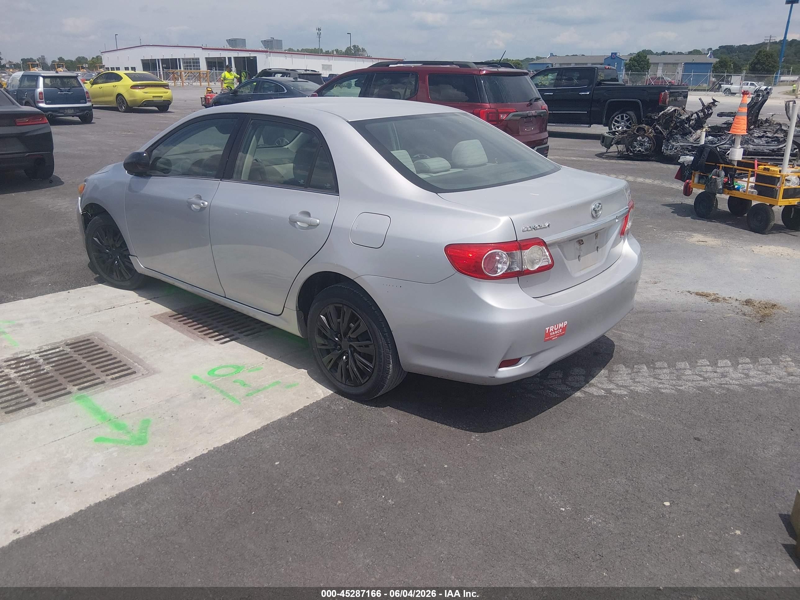 2013 Toyota Corolla Le Gray vin: 2T1BU4EE7DC008505