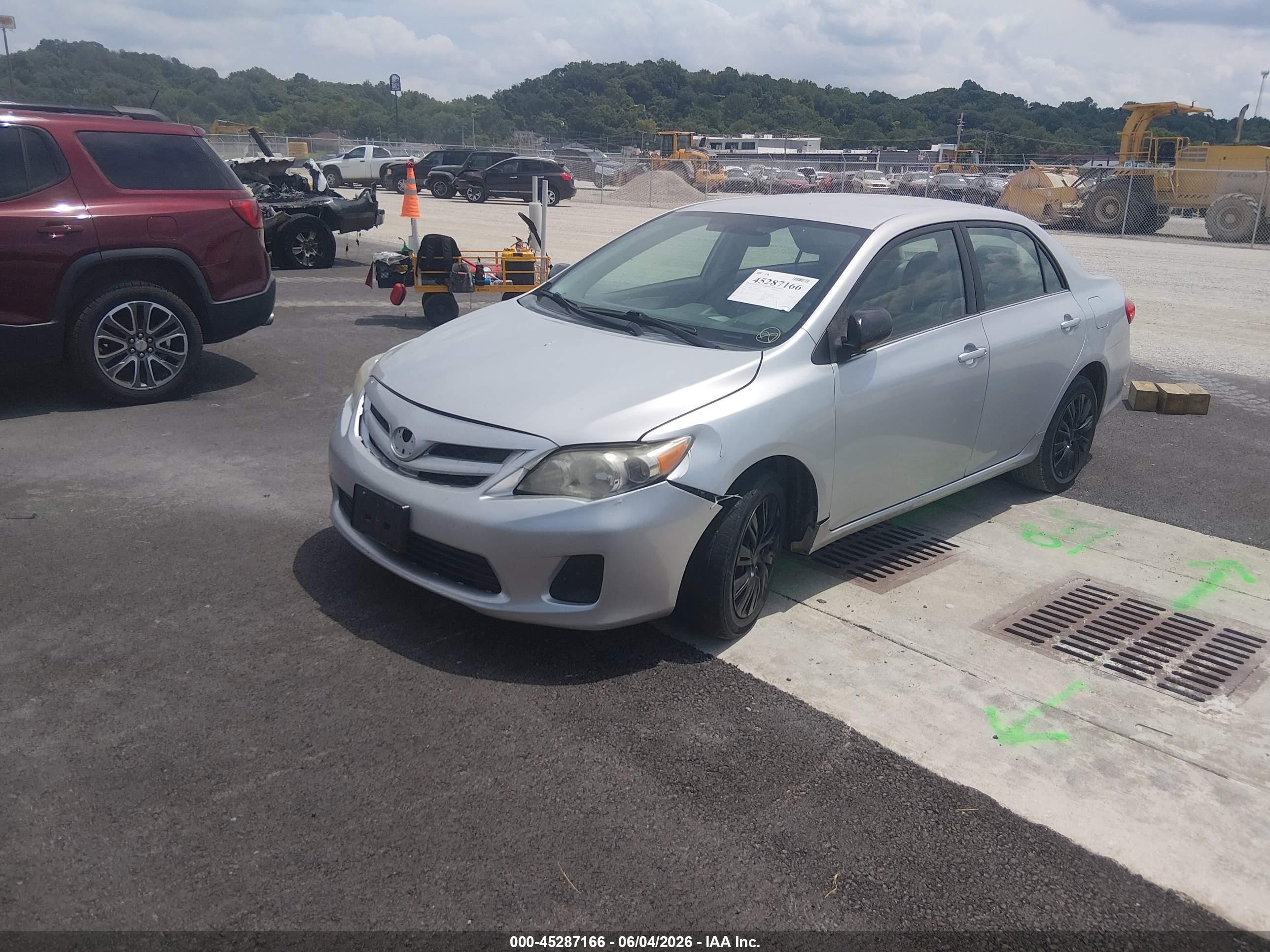 2013 Toyota Corolla Le Gray vin: 2T1BU4EE7DC008505