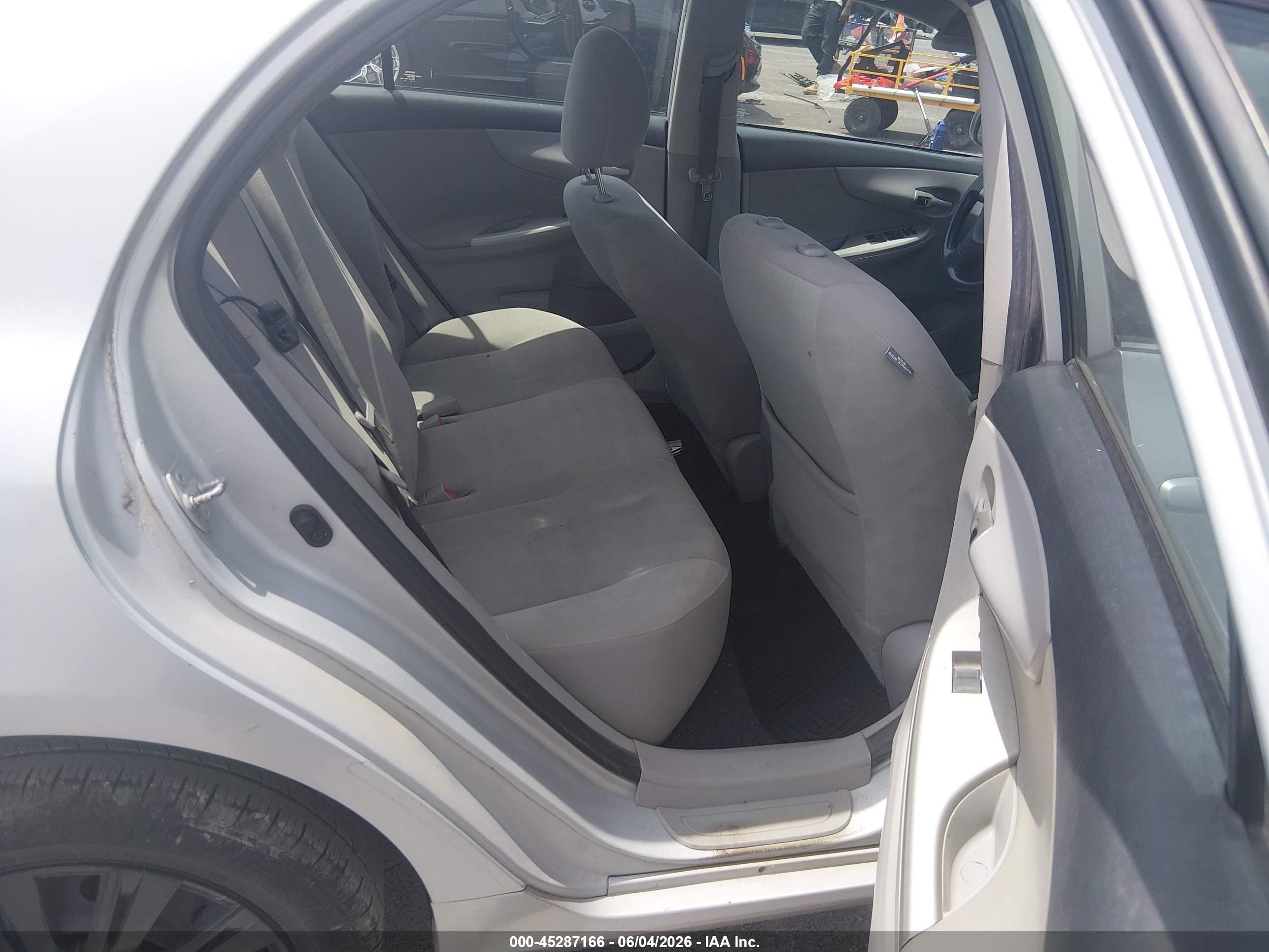 2013 Toyota Corolla Le Gray vin: 2T1BU4EE7DC008505