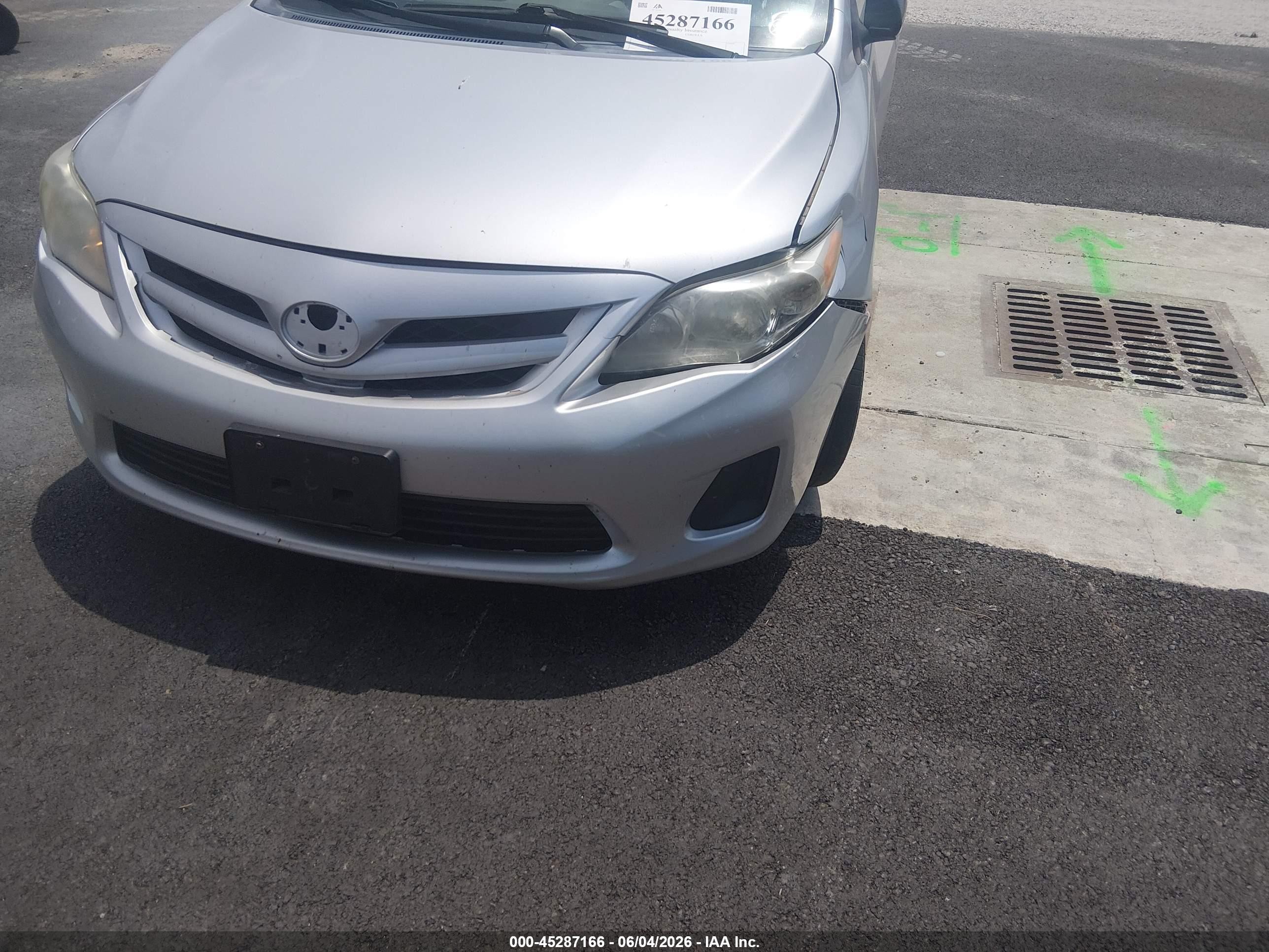 2013 Toyota Corolla Le Gray vin: 2T1BU4EE7DC008505