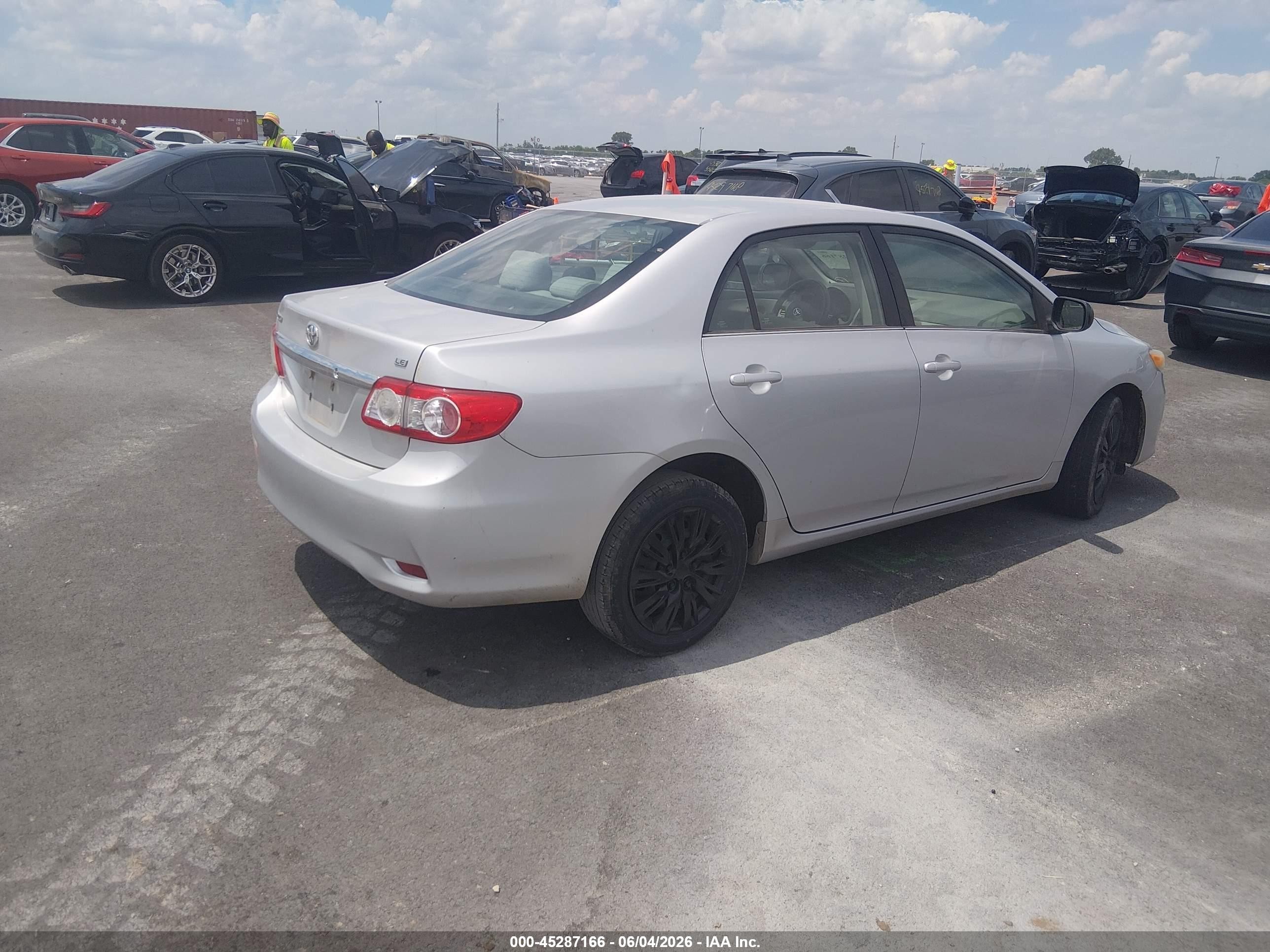 2013 Toyota Corolla Le Gray vin: 2T1BU4EE7DC008505