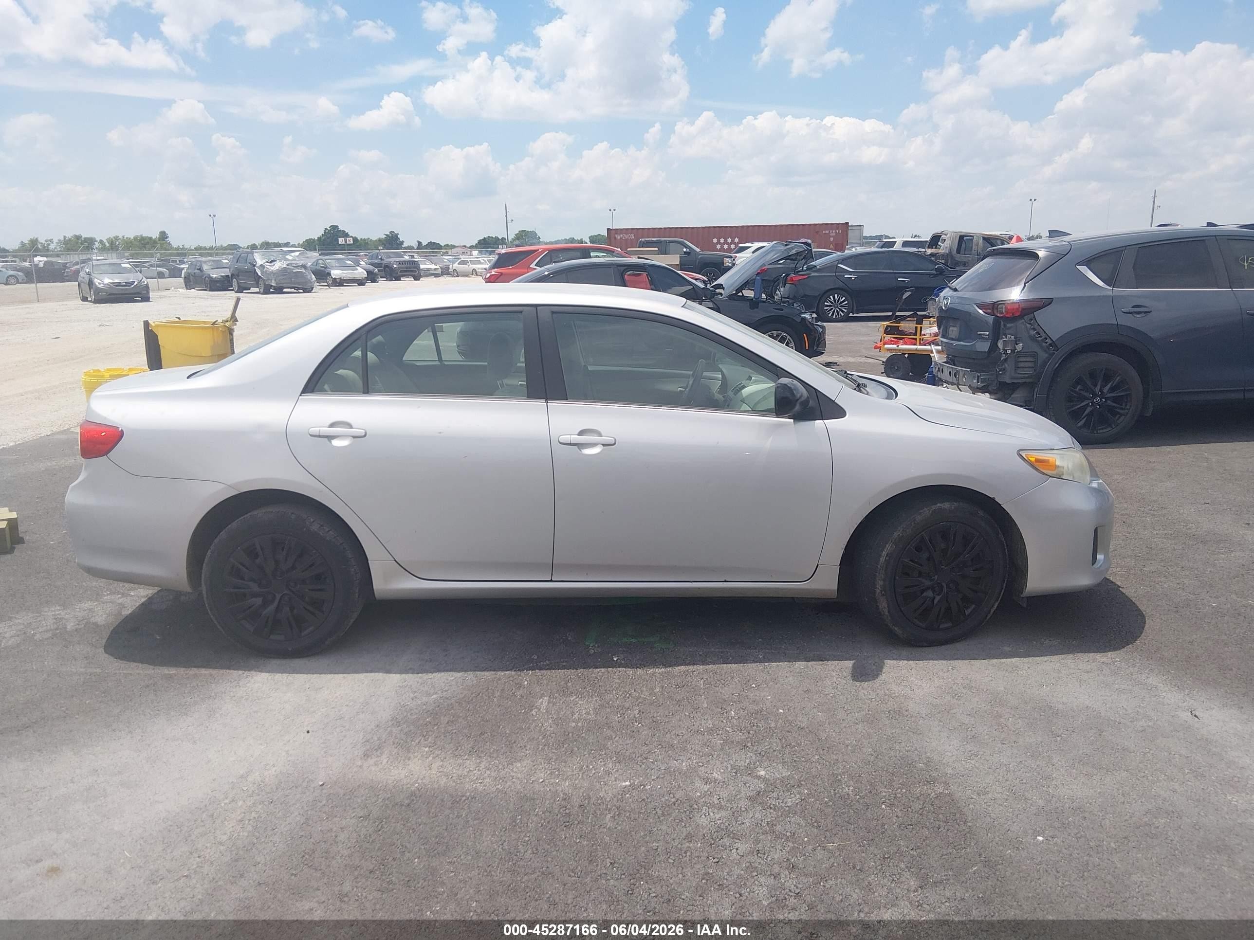 2013 Toyota Corolla Le Gray vin: 2T1BU4EE7DC008505