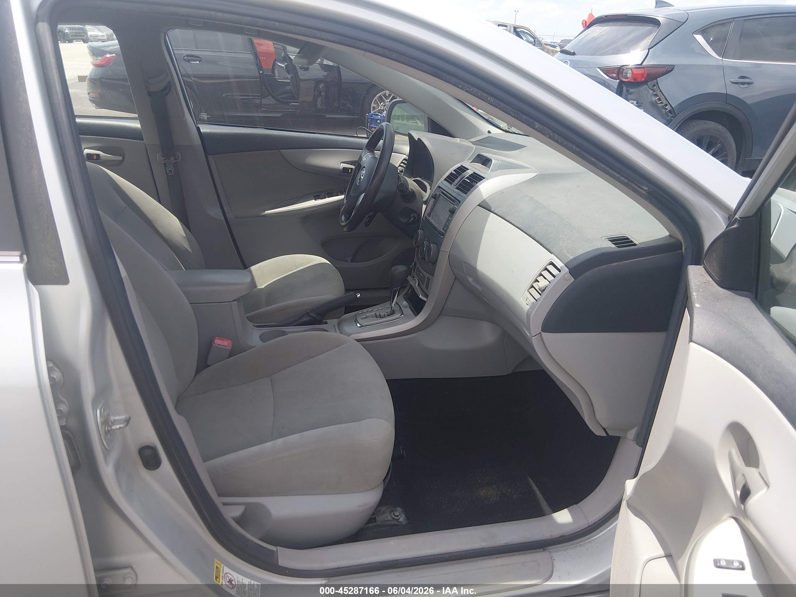 2013 Toyota Corolla Le Gray vin: 2T1BU4EE7DC008505
