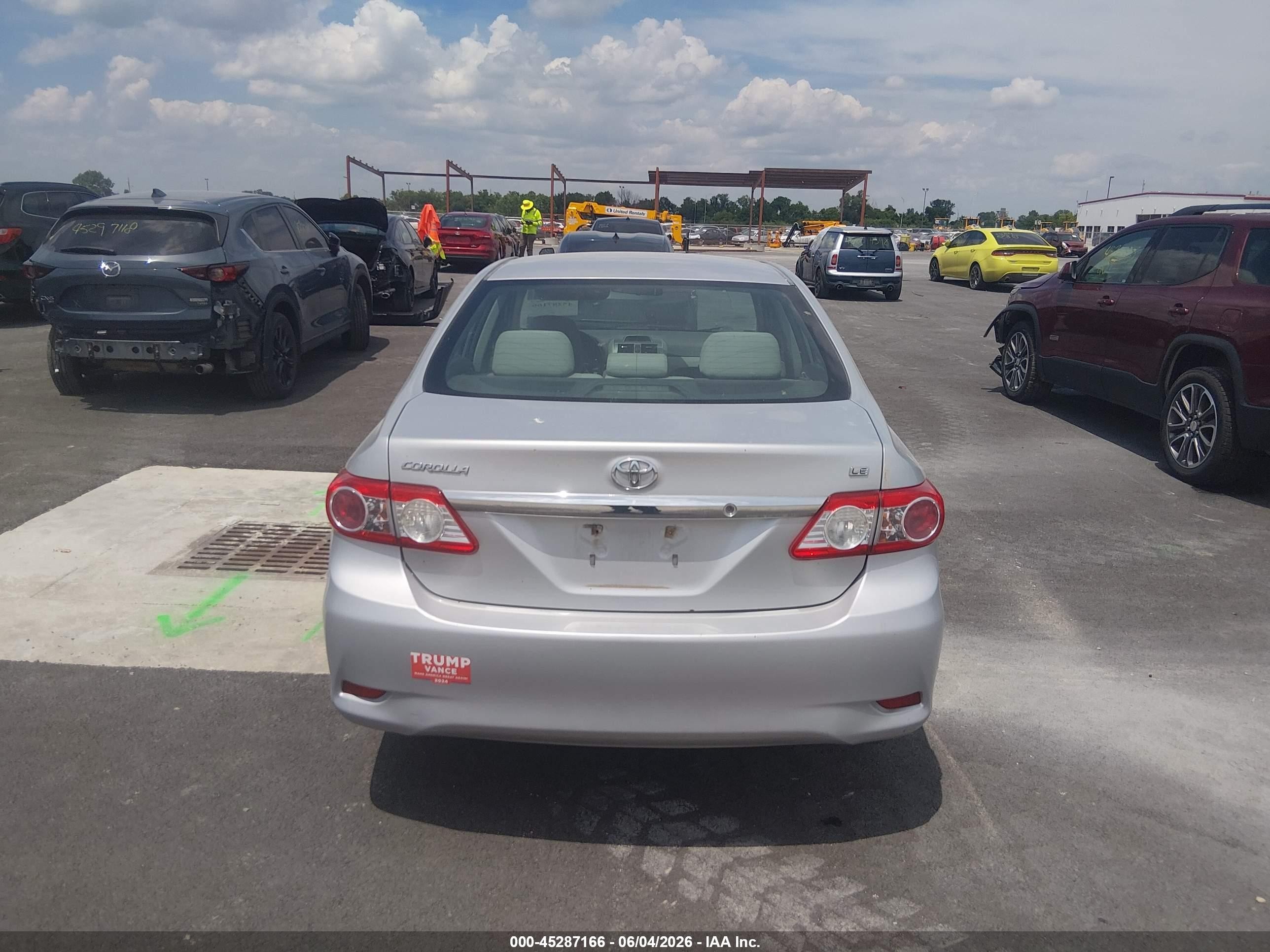 2013 Toyota Corolla Le Gray vin: 2T1BU4EE7DC008505