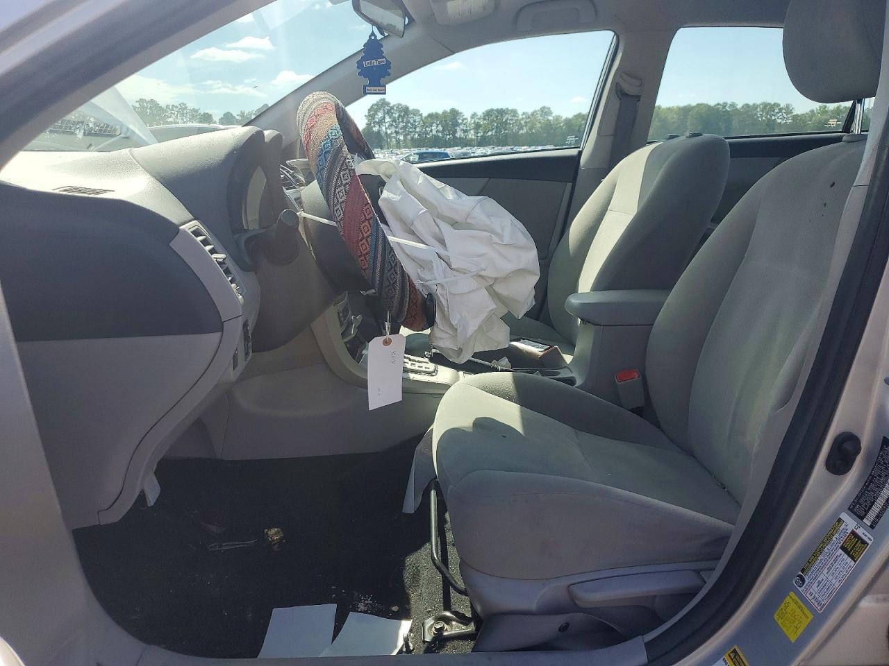 2013 Toyota Corolla Le Silver vin: 2T1BU4EE7DC019116