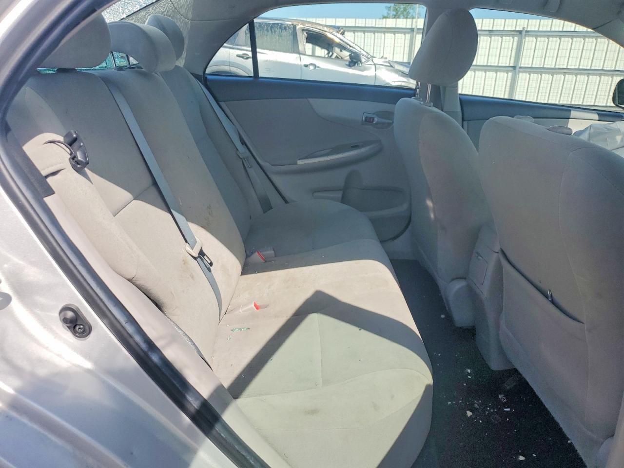 2013 Toyota Corolla Le Silver vin: 2T1BU4EE7DC019116