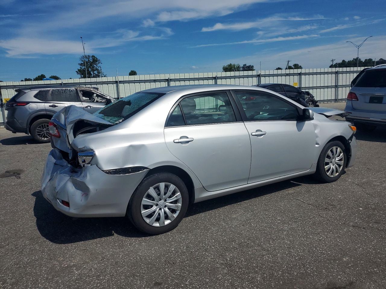 2013 Toyota Corolla Le Silver vin: 2T1BU4EE7DC019116