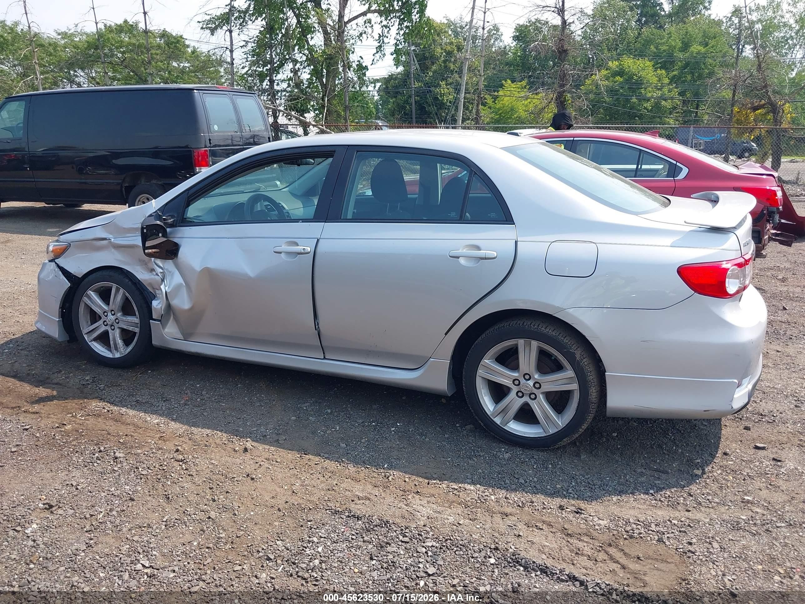 2013 Toyota Corolla S Silver vin: 2T1BU4EE7DC055694
