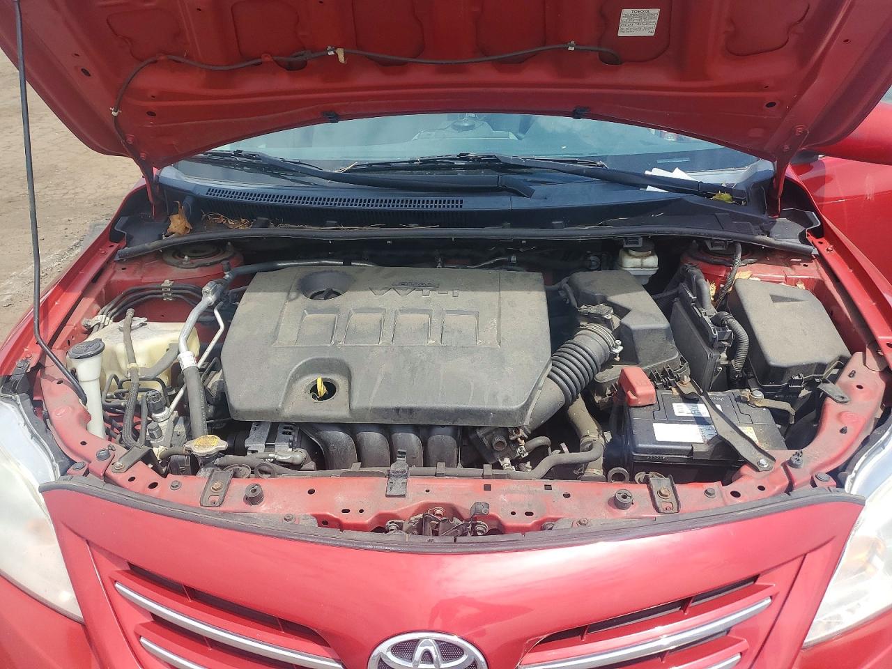 2013 Toyota Corolla Le Red vin: 2T1BU4EE7DC068090