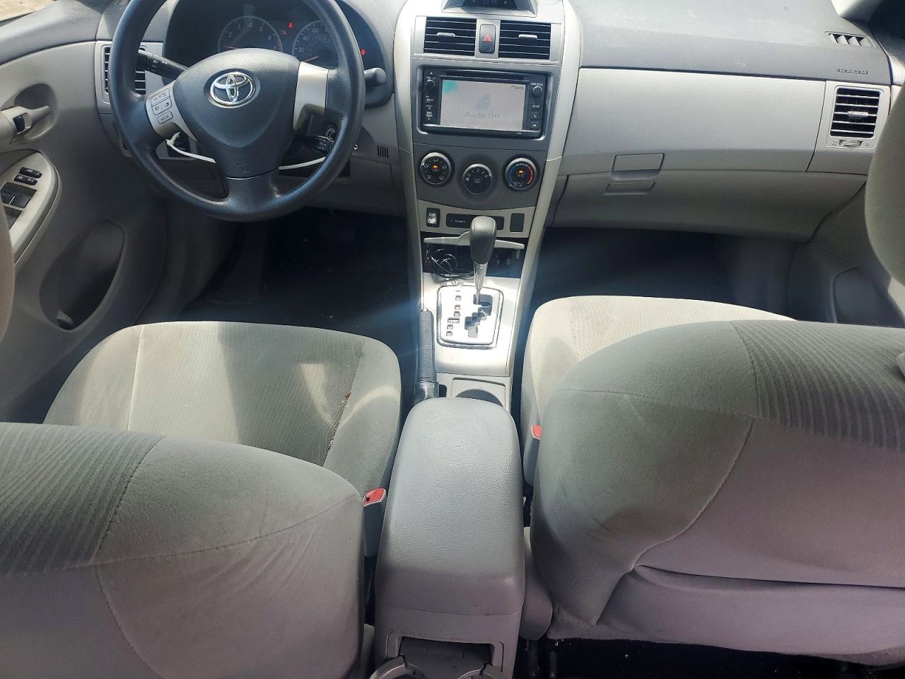 2013 Toyota Corolla Le Red vin: 2T1BU4EE7DC068090