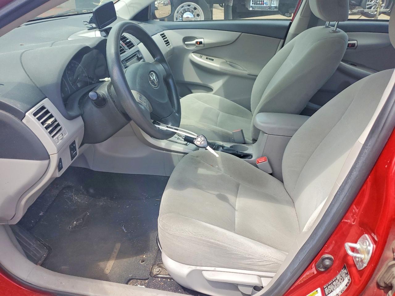 2013 Toyota Corolla Le Red vin: 2T1BU4EE7DC068090