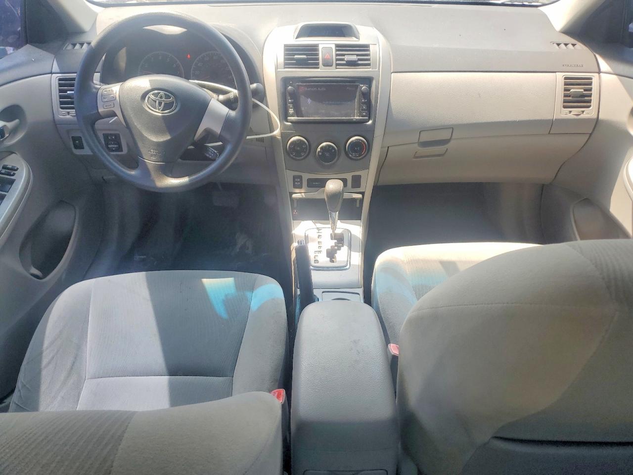 2013 Toyota Corolla Le Silver vin: 2T1BU4EE7DC076111