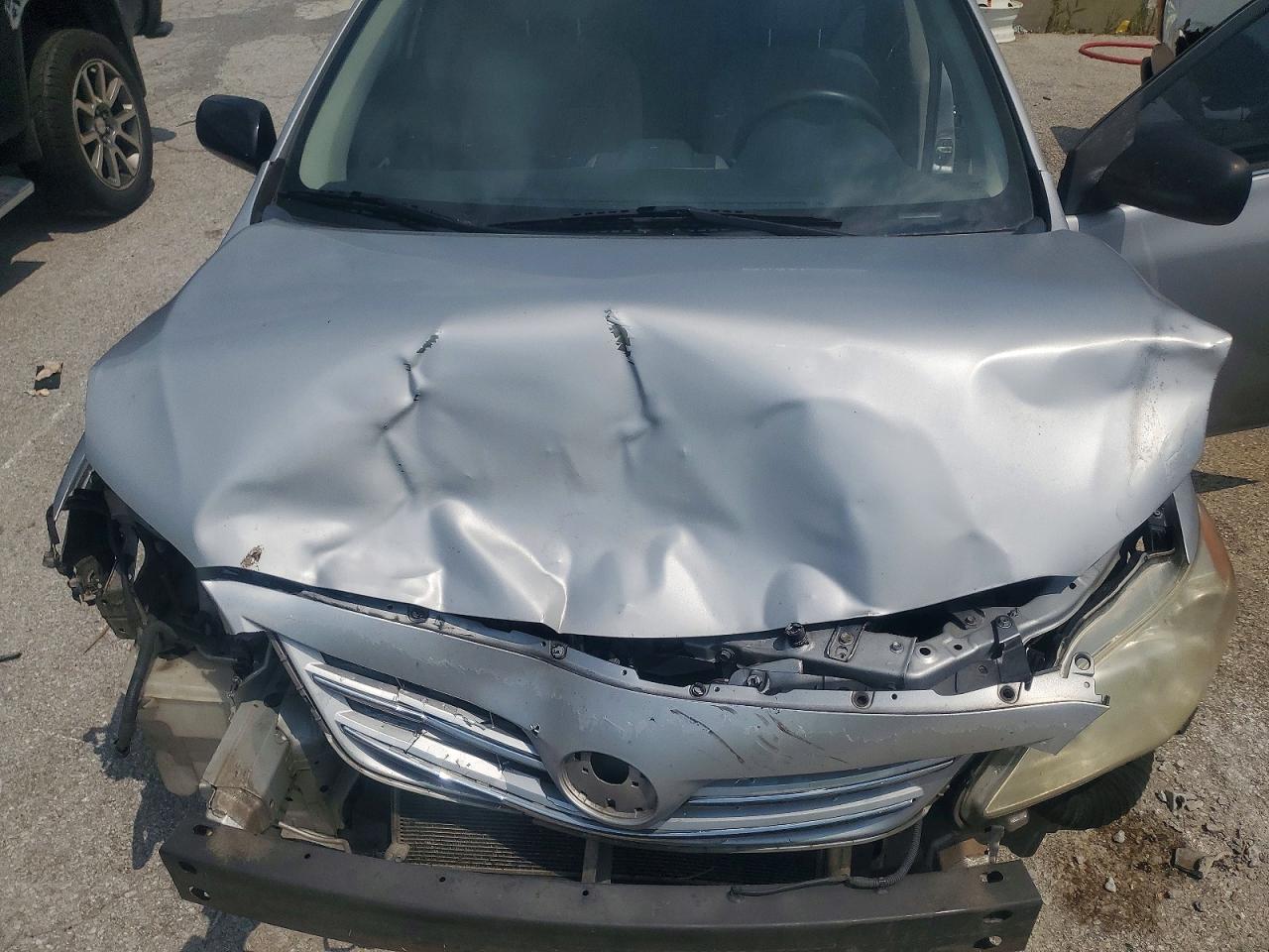 2013 Toyota Corolla Le Silver vin: 2T1BU4EE7DC076111