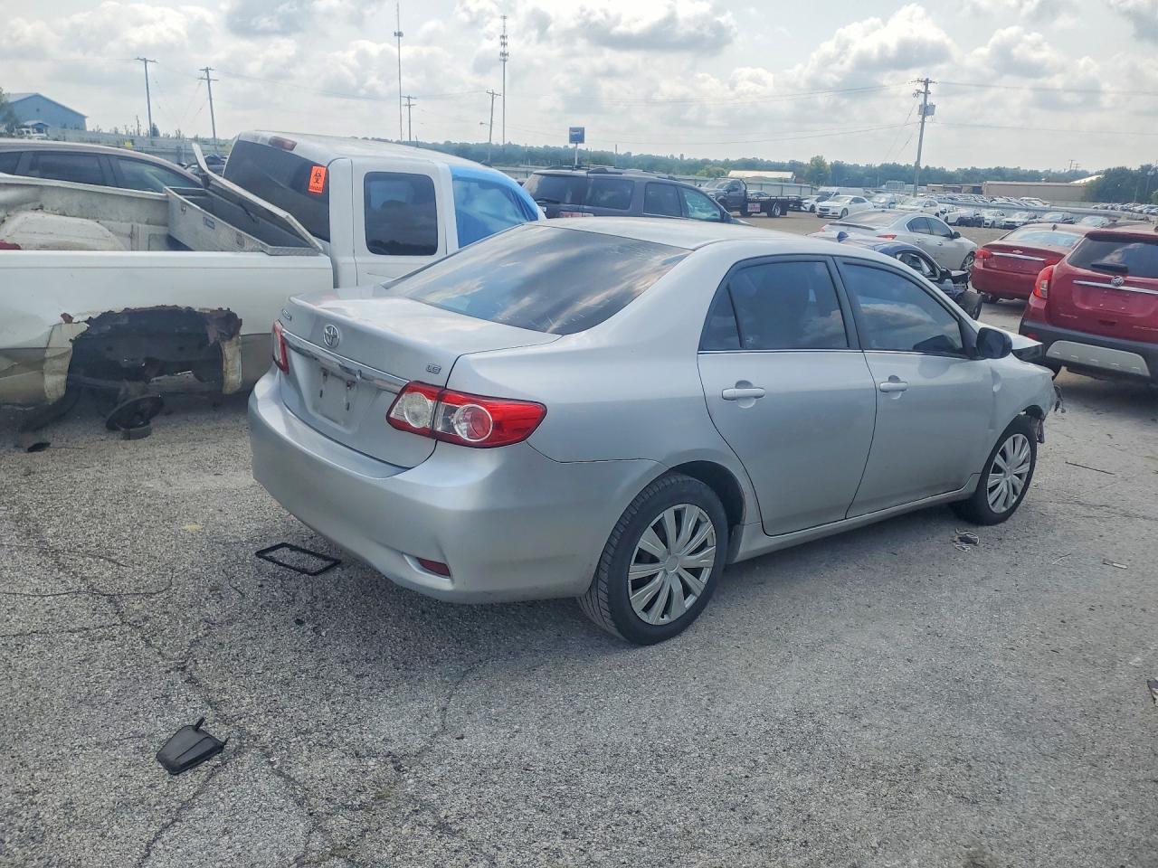 2013 Toyota Corolla Le Silver vin: 2T1BU4EE7DC076111