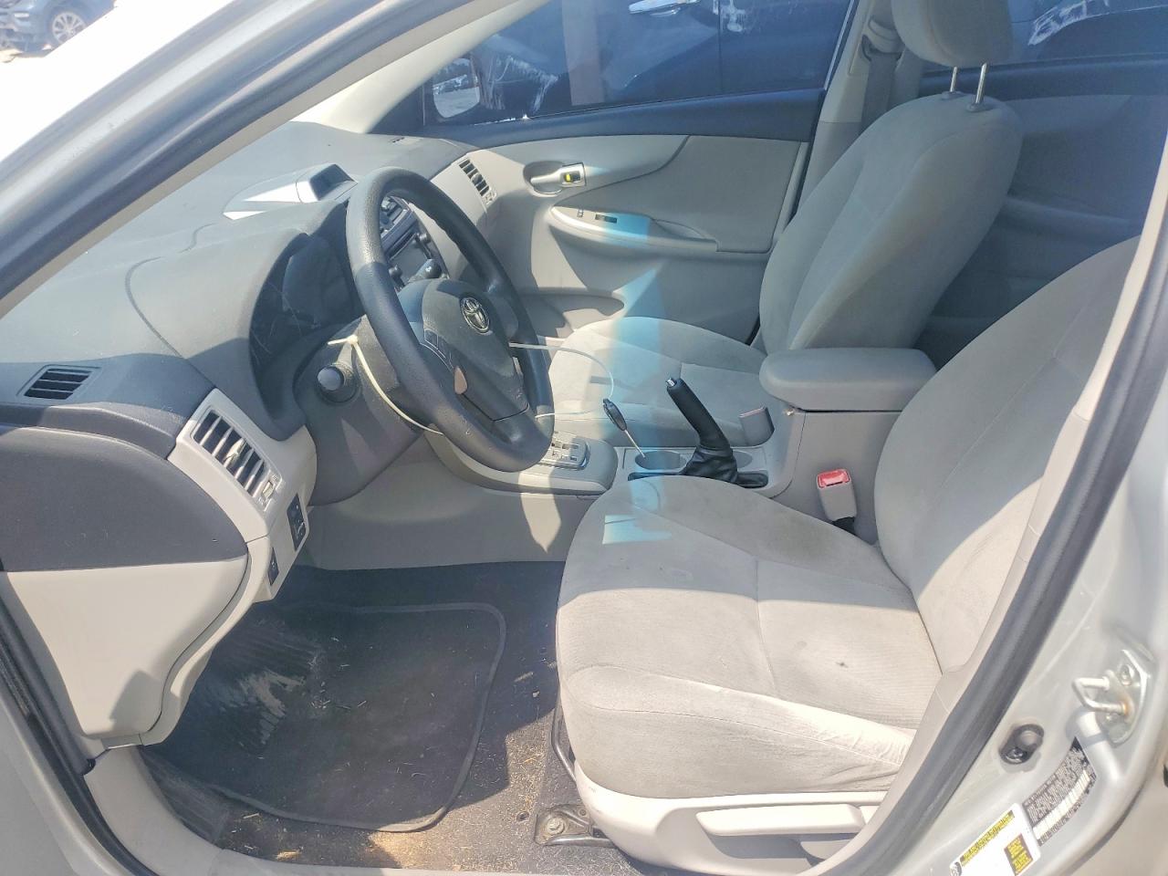2013 Toyota Corolla Le Silver vin: 2T1BU4EE7DC076111