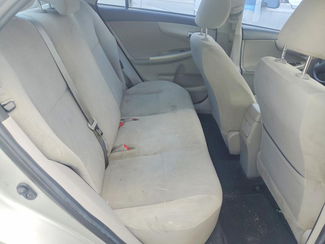 2013 Toyota Corolla Le Silver vin: 2T1BU4EE7DC076111