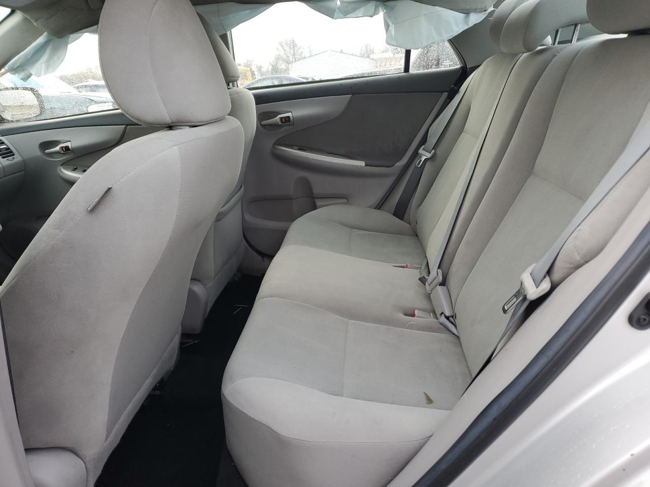 2013 Toyota Corolla Base Silver vin: 2T1BU4EE7DC085715