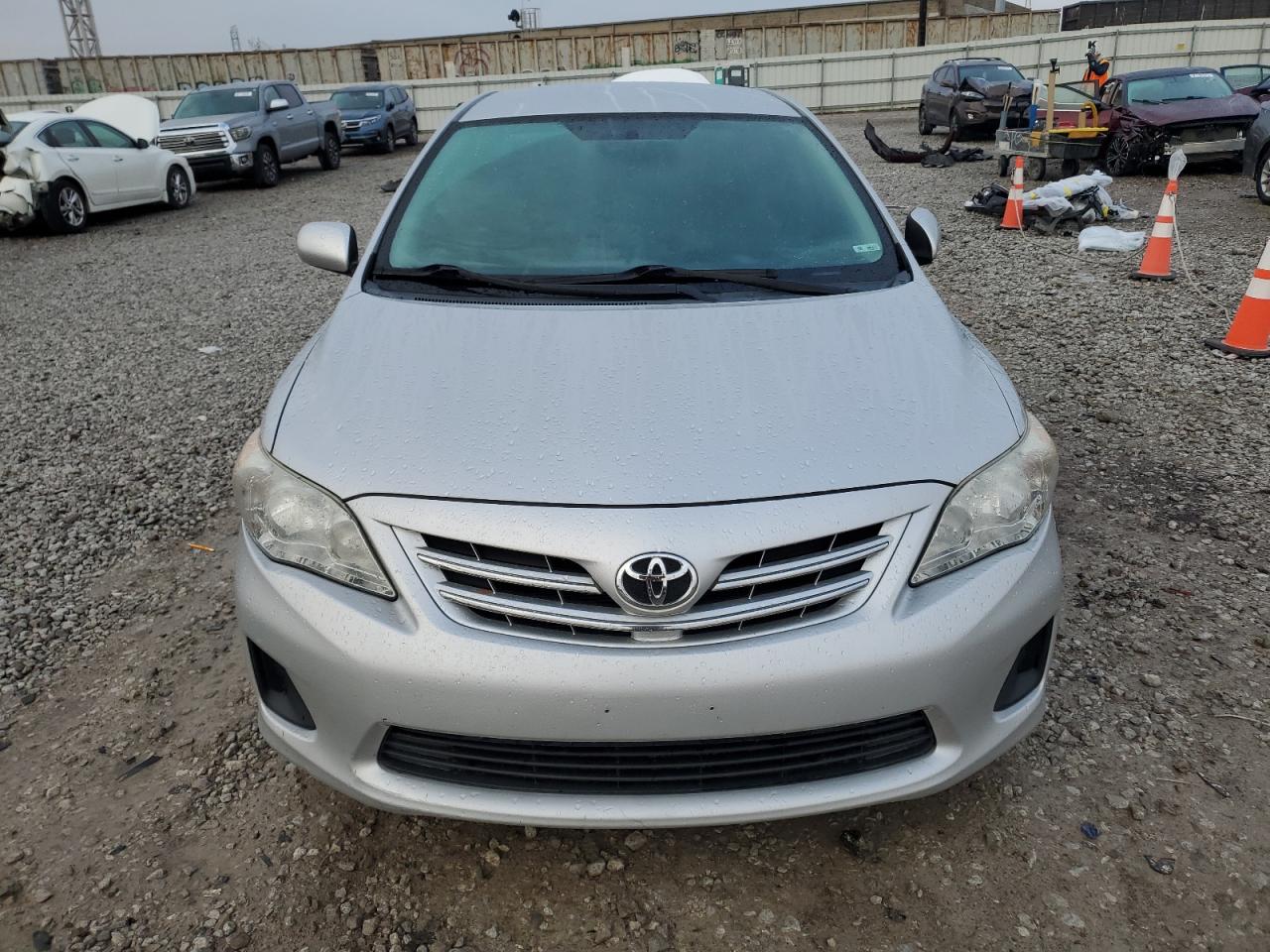 2013 Toyota Corolla Base Silver vin: 2T1BU4EE7DC085715