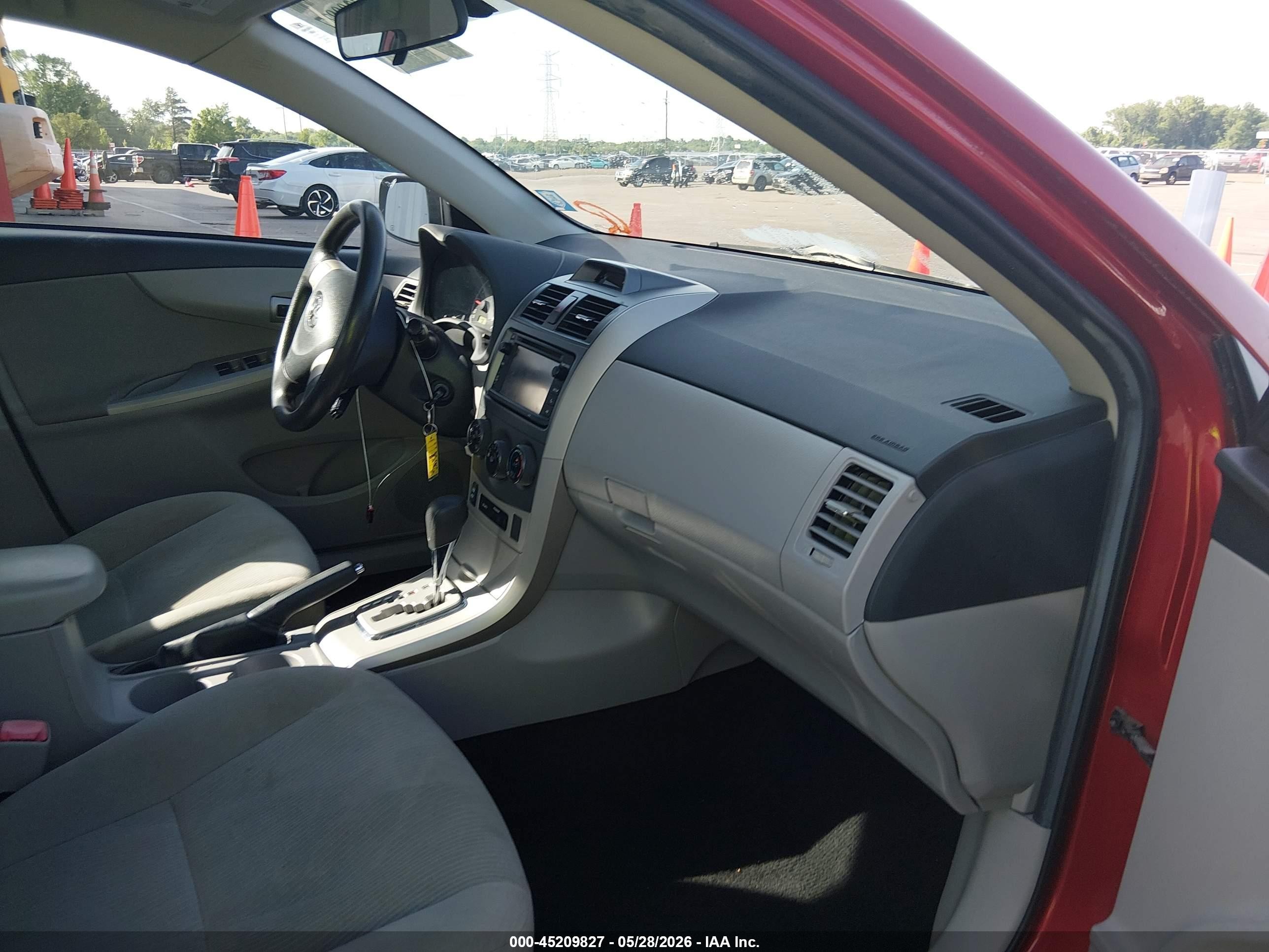 2013 Toyota Corolla Le Red vin: 2T1BU4EE7DC095175