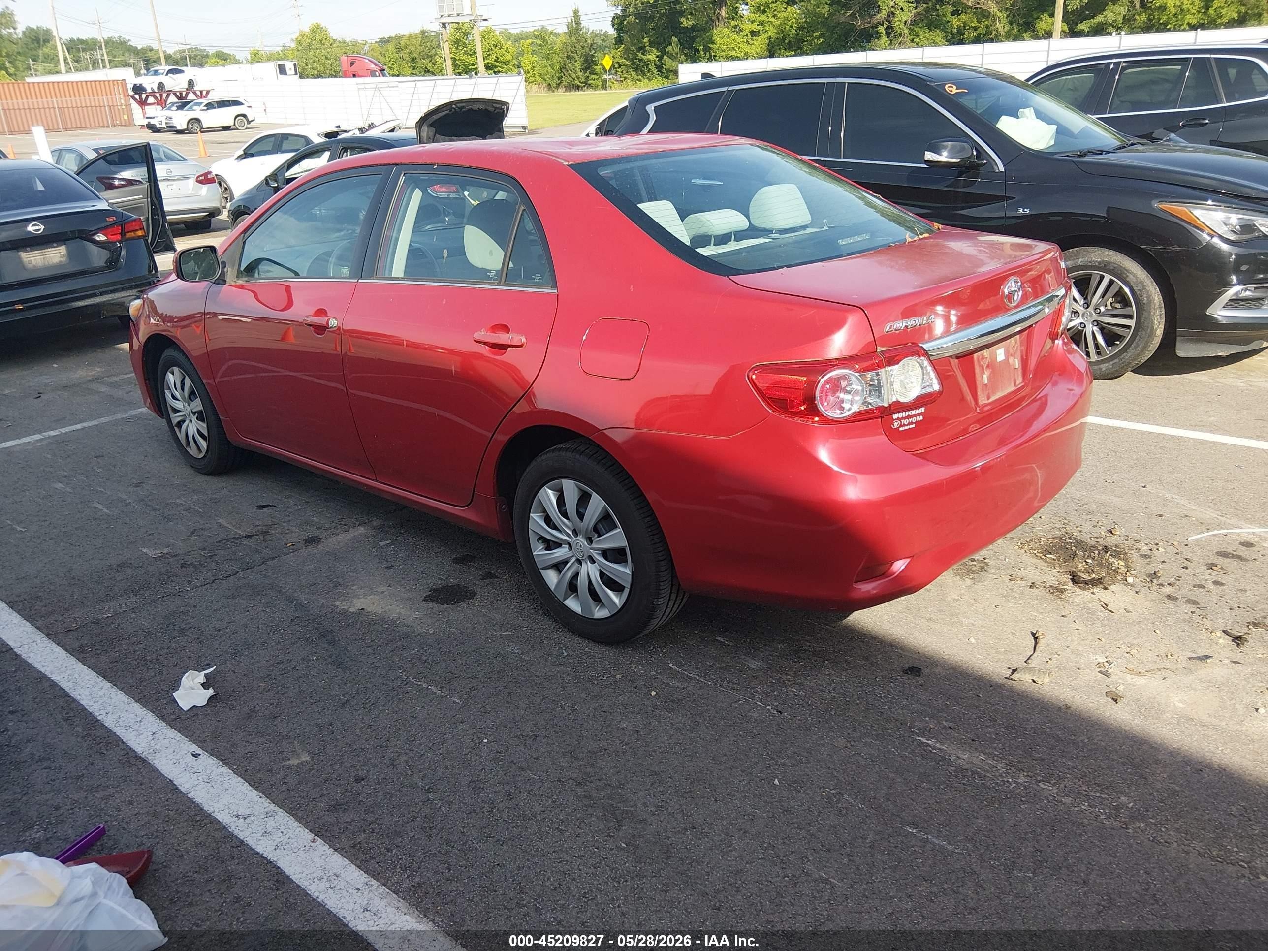 2013 Toyota Corolla Le Red vin: 2T1BU4EE7DC095175