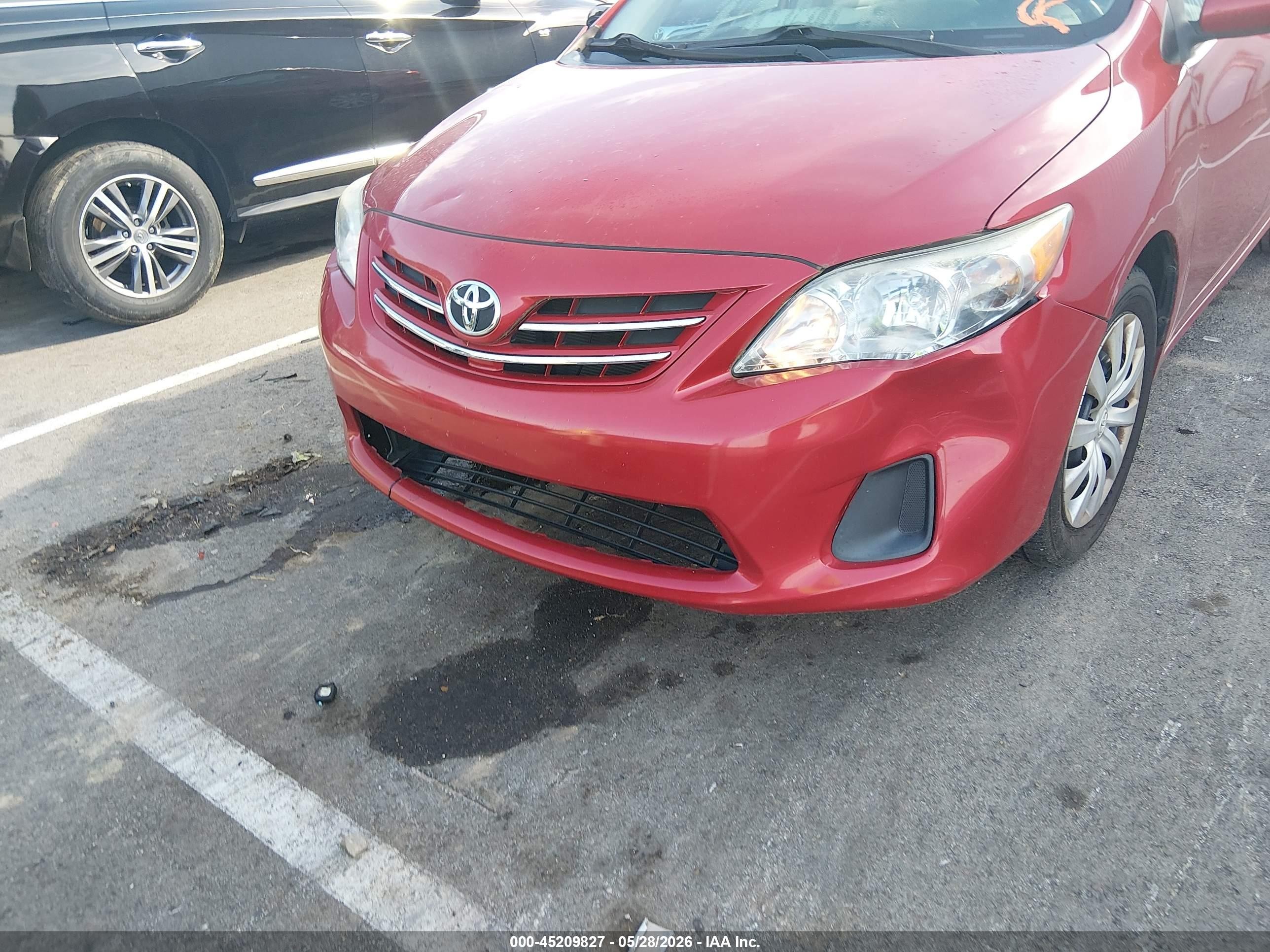 2013 Toyota Corolla Le Red vin: 2T1BU4EE7DC095175