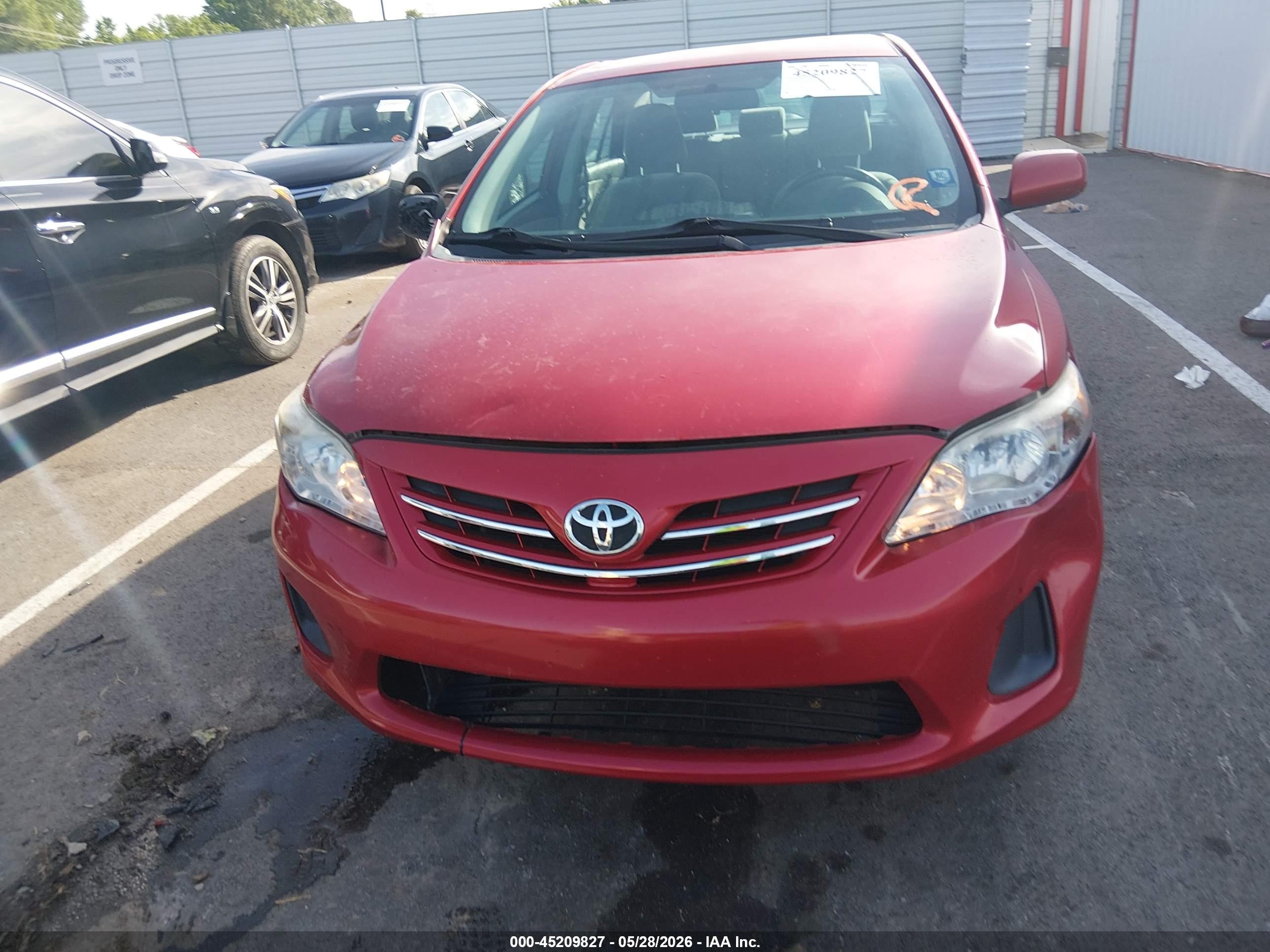 2013 Toyota Corolla Le Red vin: 2T1BU4EE7DC095175