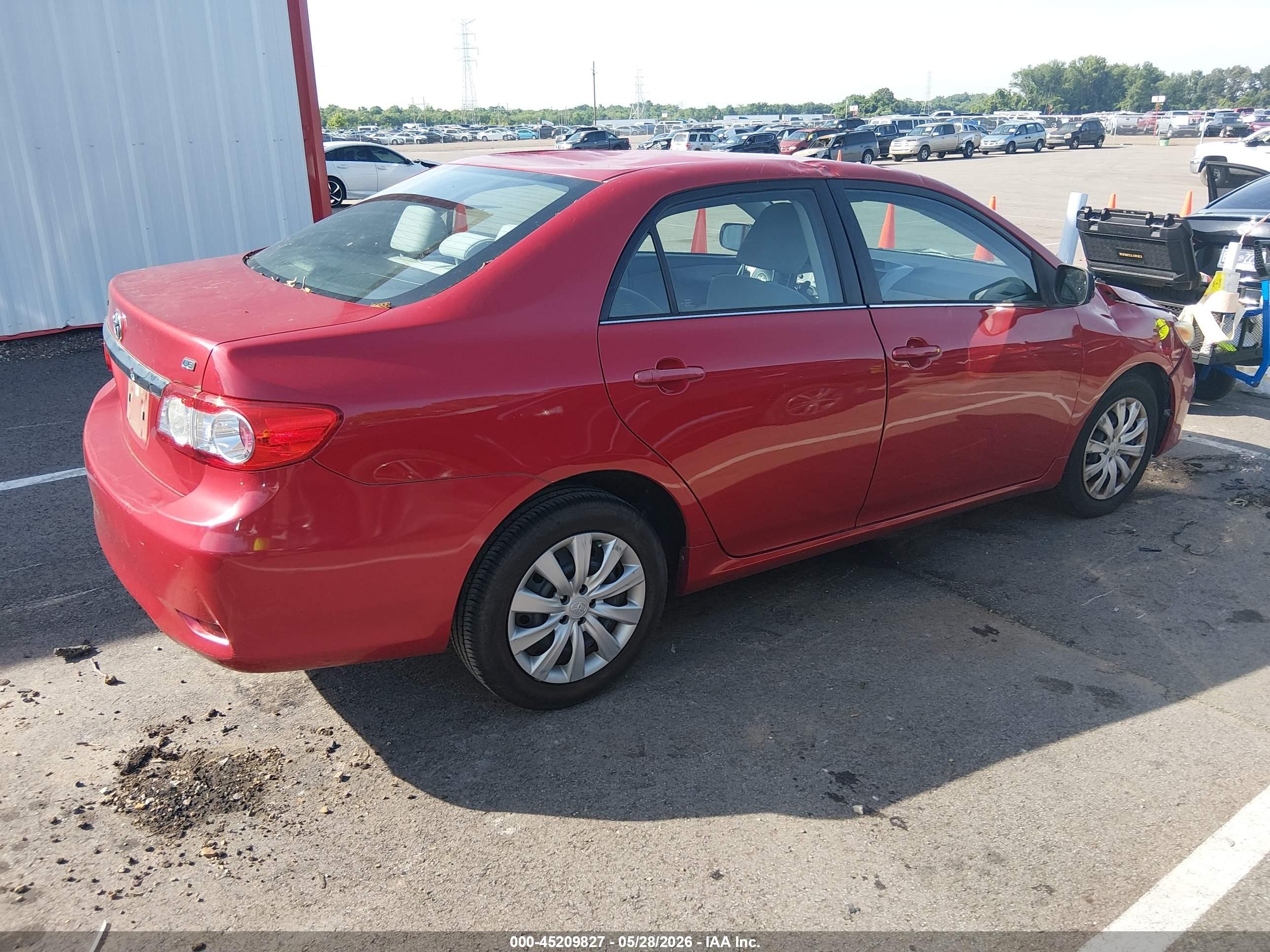2013 Toyota Corolla Le Red vin: 2T1BU4EE7DC095175