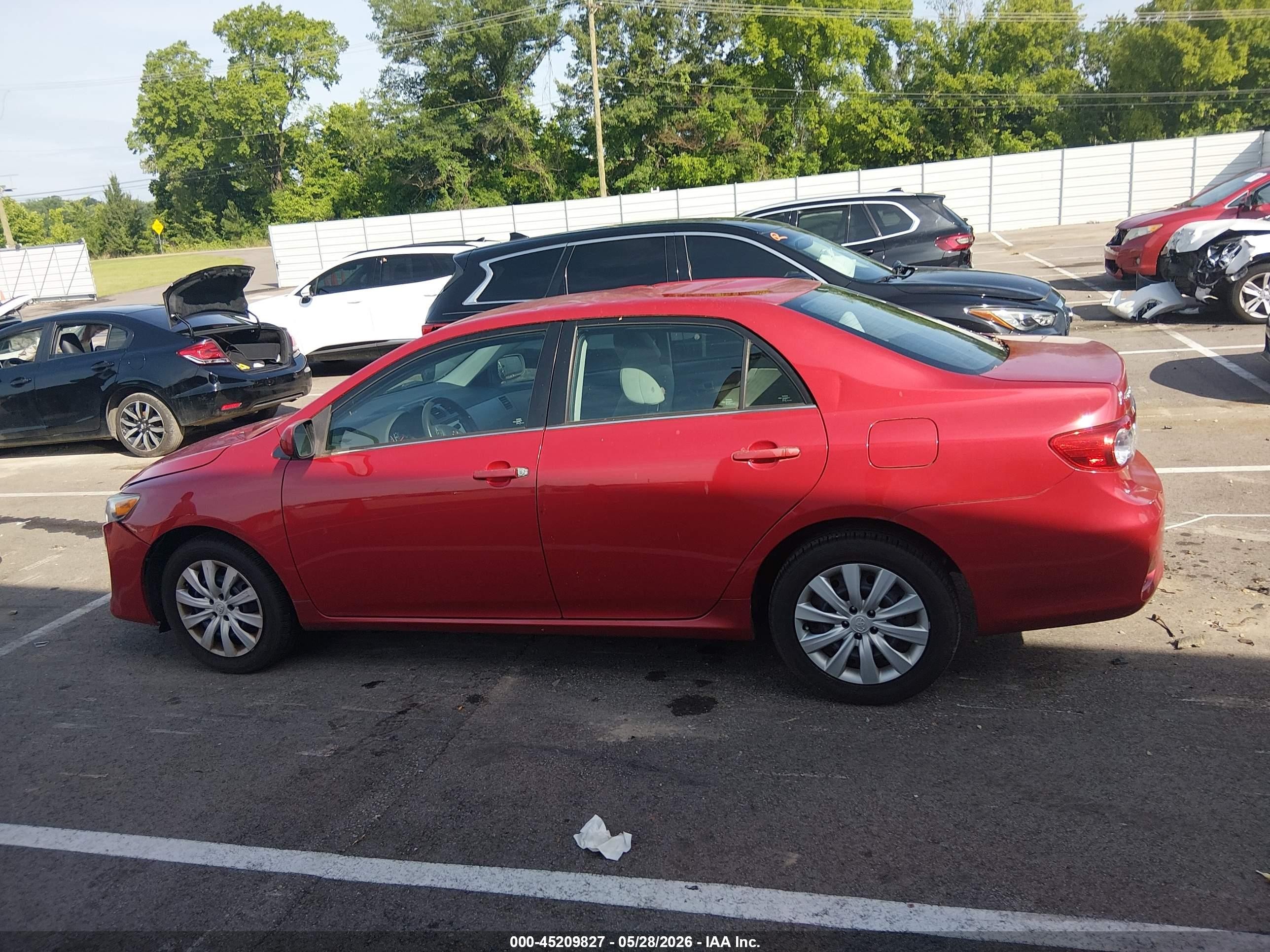 2013 Toyota Corolla Le Red vin: 2T1BU4EE7DC095175