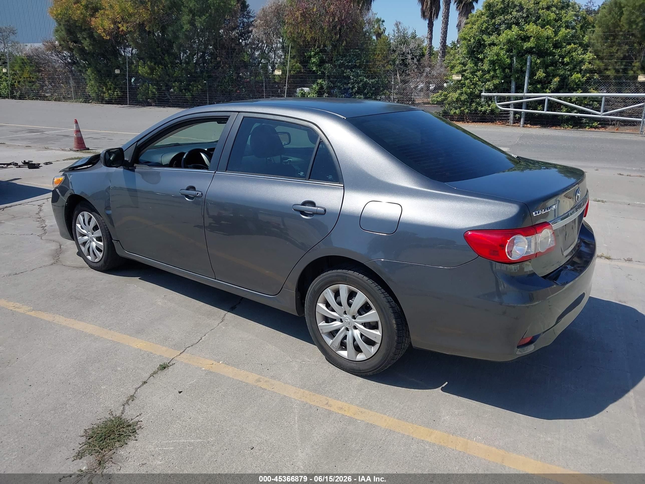 2013 Toyota Corolla Le Gray vin: 2T1BU4EE7DC110354