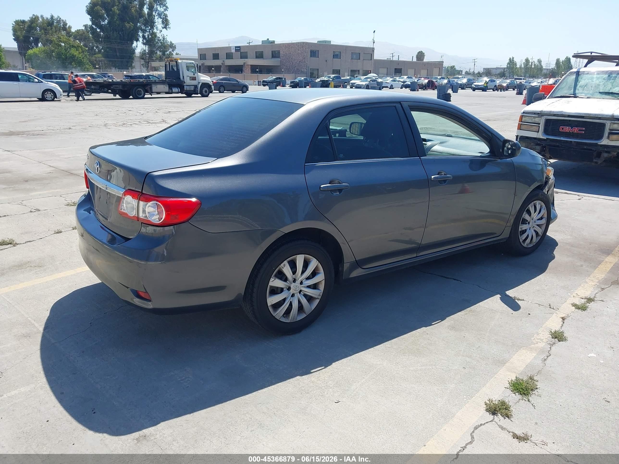 2013 Toyota Corolla Le Gray vin: 2T1BU4EE7DC110354