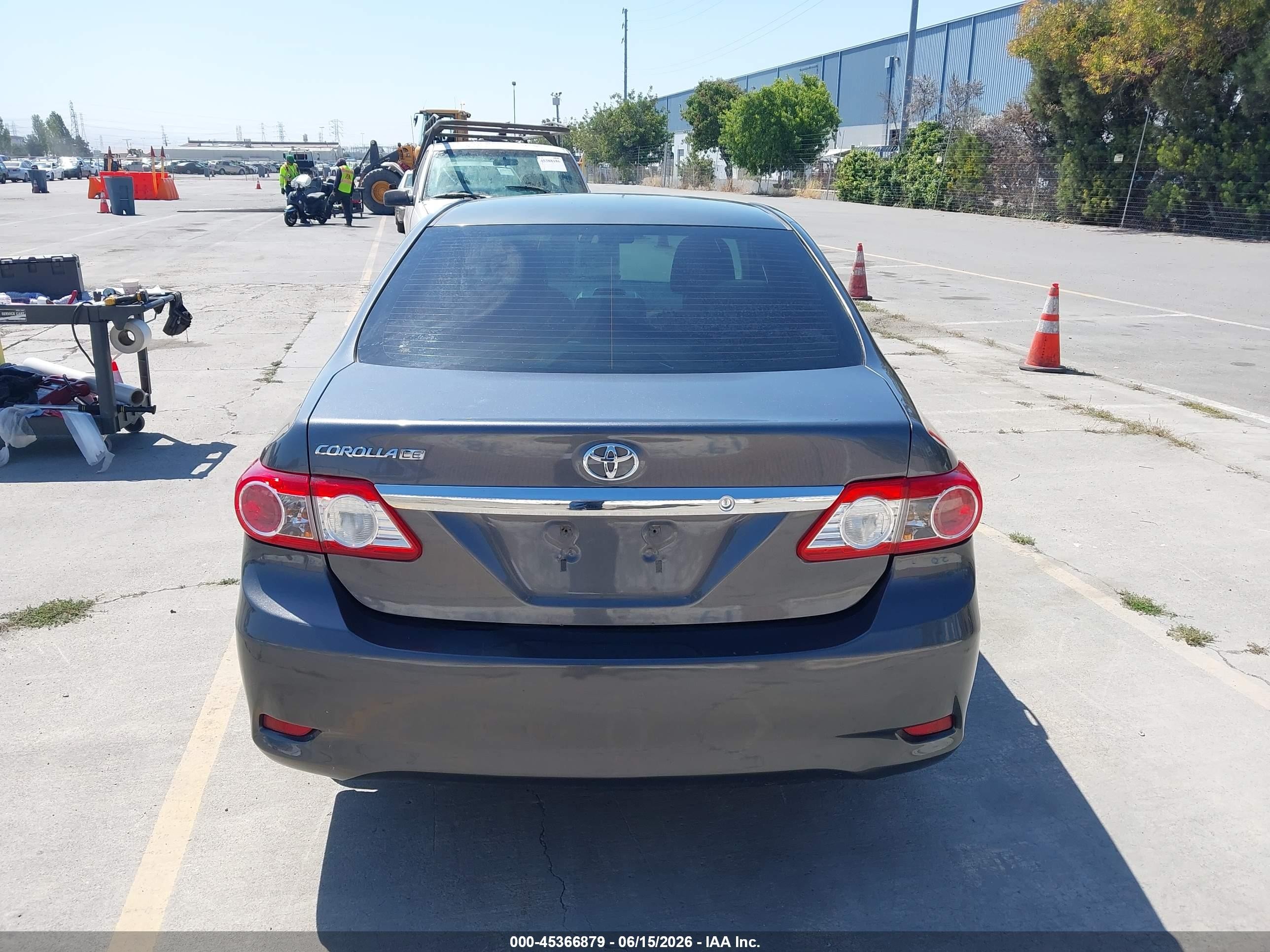 2013 Toyota Corolla Le Gray vin: 2T1BU4EE7DC110354