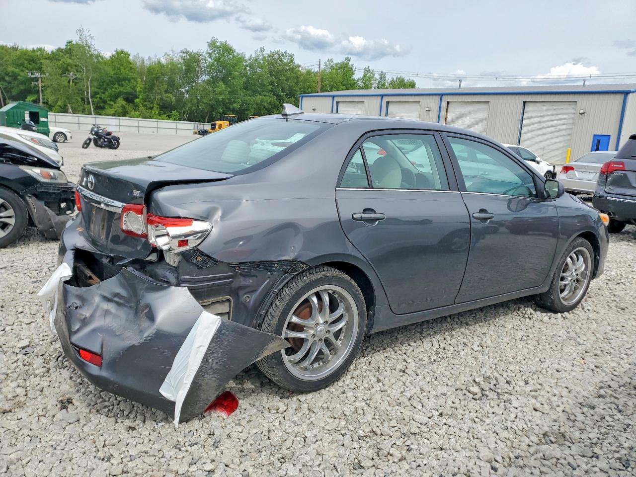 2013 Toyota Corolla Le Gray vin: 2T1BU4EE7DC116672