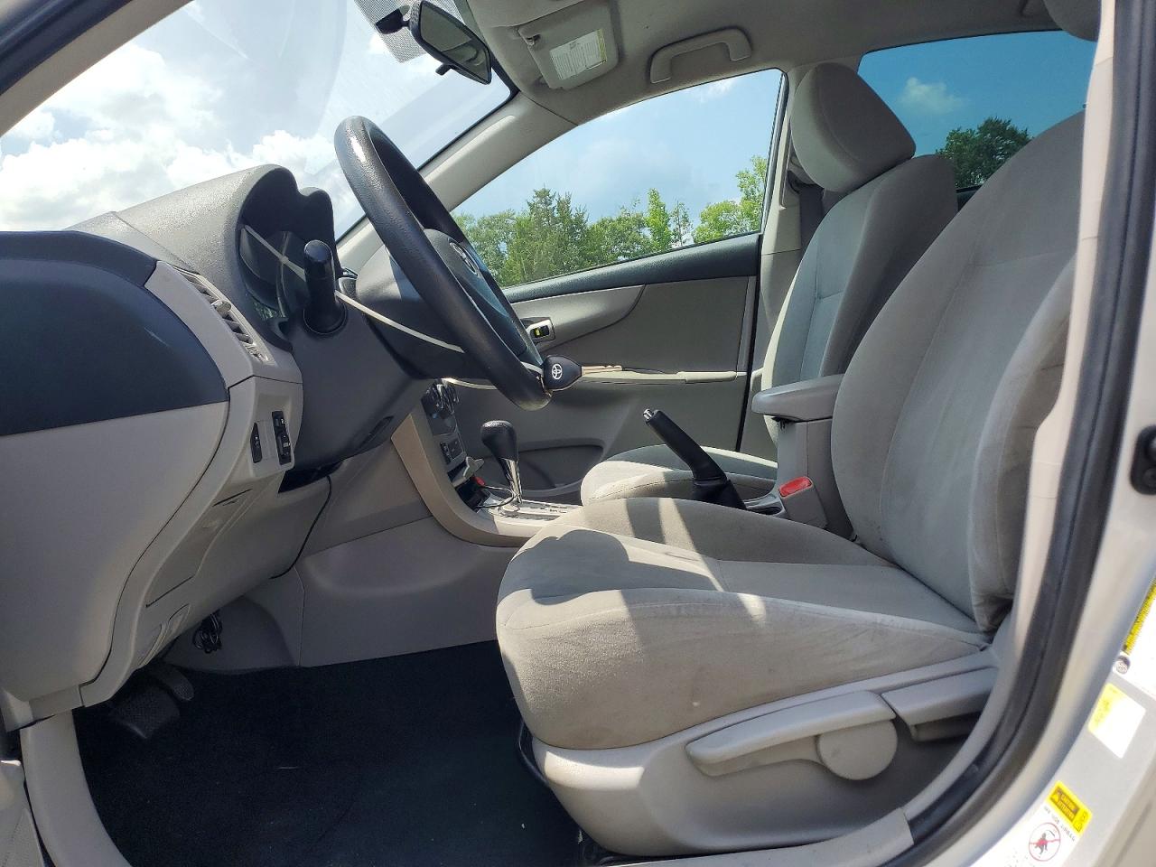 2013 Toyota Corolla Le Silver vin: 2T1BU4EE7DC126036