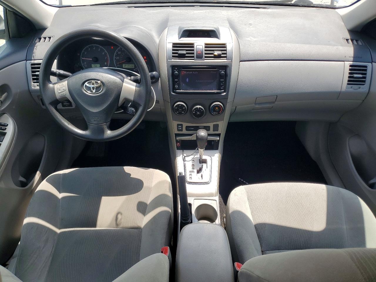 2013 Toyota Corolla Le Silver vin: 2T1BU4EE7DC126036