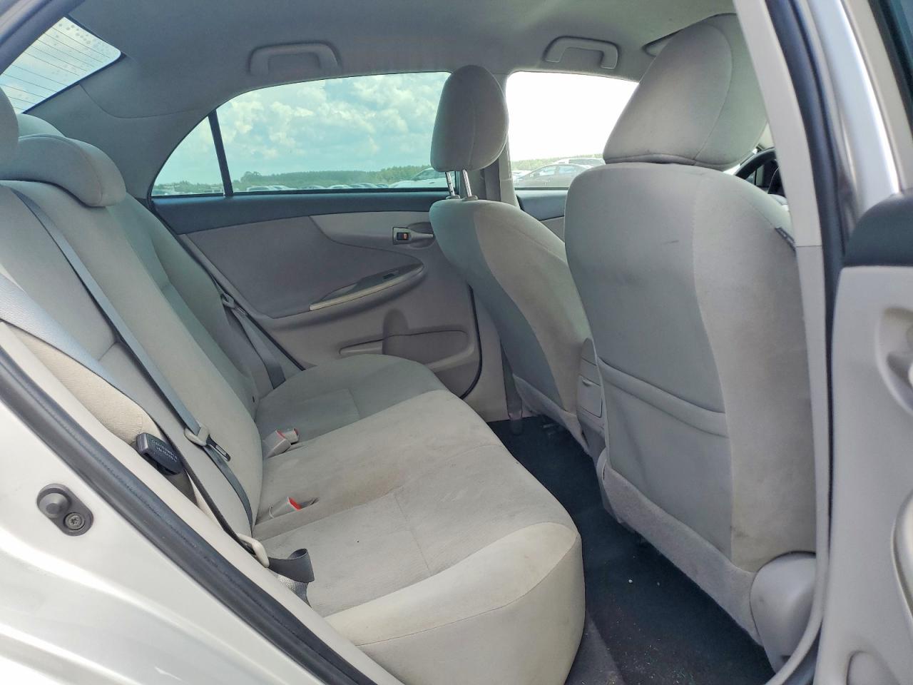 2013 Toyota Corolla Le Silver vin: 2T1BU4EE7DC126036