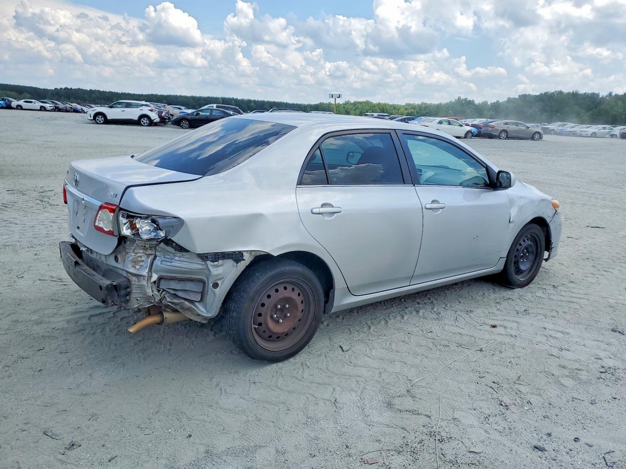 2013 Toyota Corolla Le Silver vin: 2T1BU4EE7DC126036