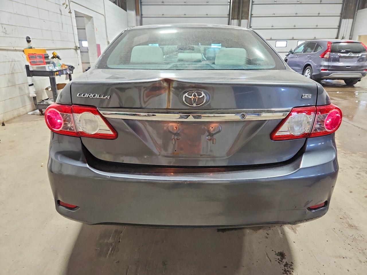 2013 Toyota Corolla Le Gray vin: 2T1BU4EE7DC933639