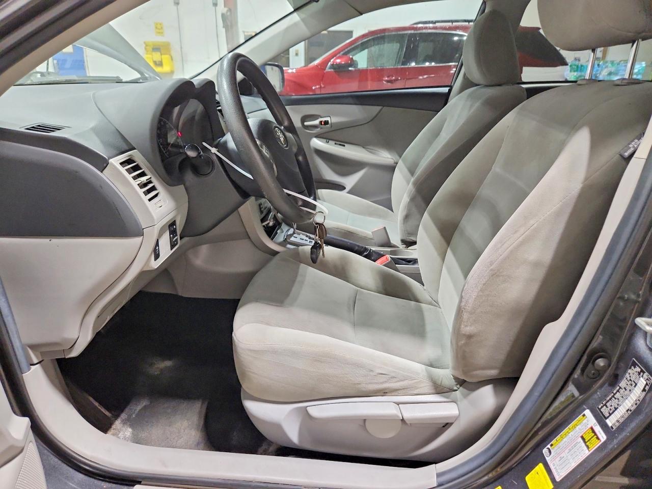 2013 Toyota Corolla Le Gray vin: 2T1BU4EE7DC933639