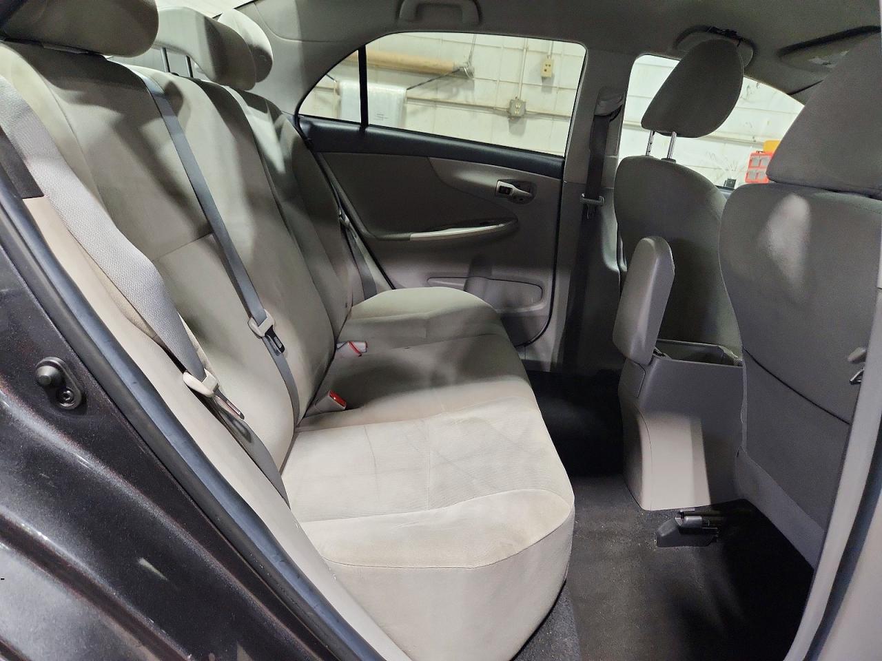 2013 Toyota Corolla Le Gray vin: 2T1BU4EE7DC933639