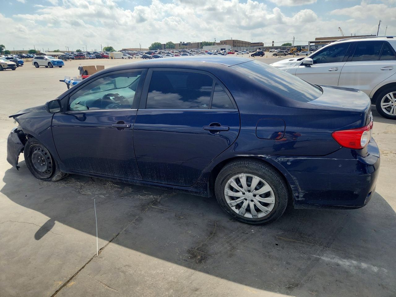 2013 Toyota Corolla Le Blue vin: 2T1BU4EE7DC948299