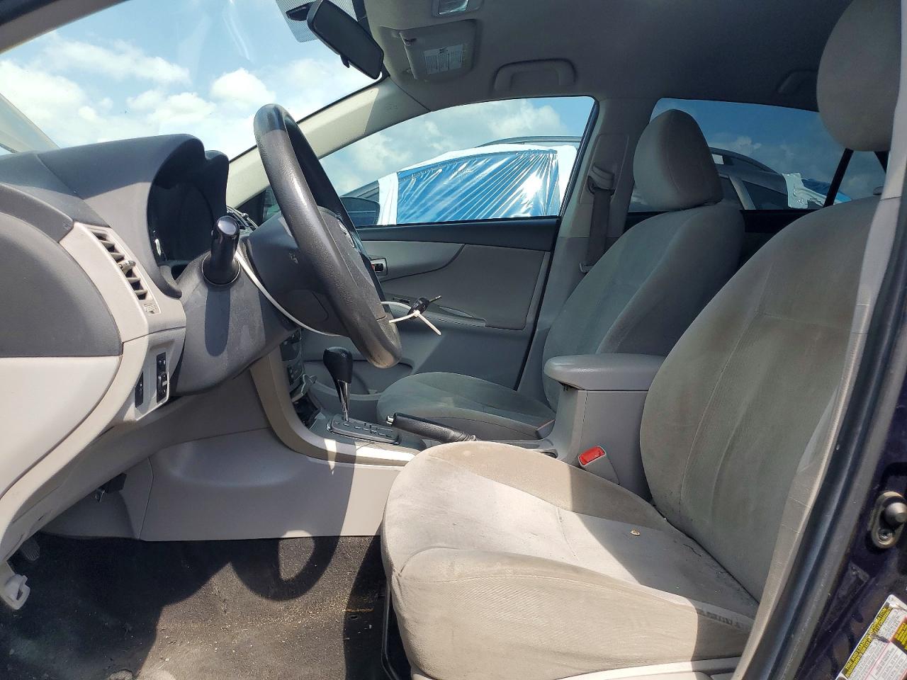 2013 Toyota Corolla Le Blue vin: 2T1BU4EE7DC948299