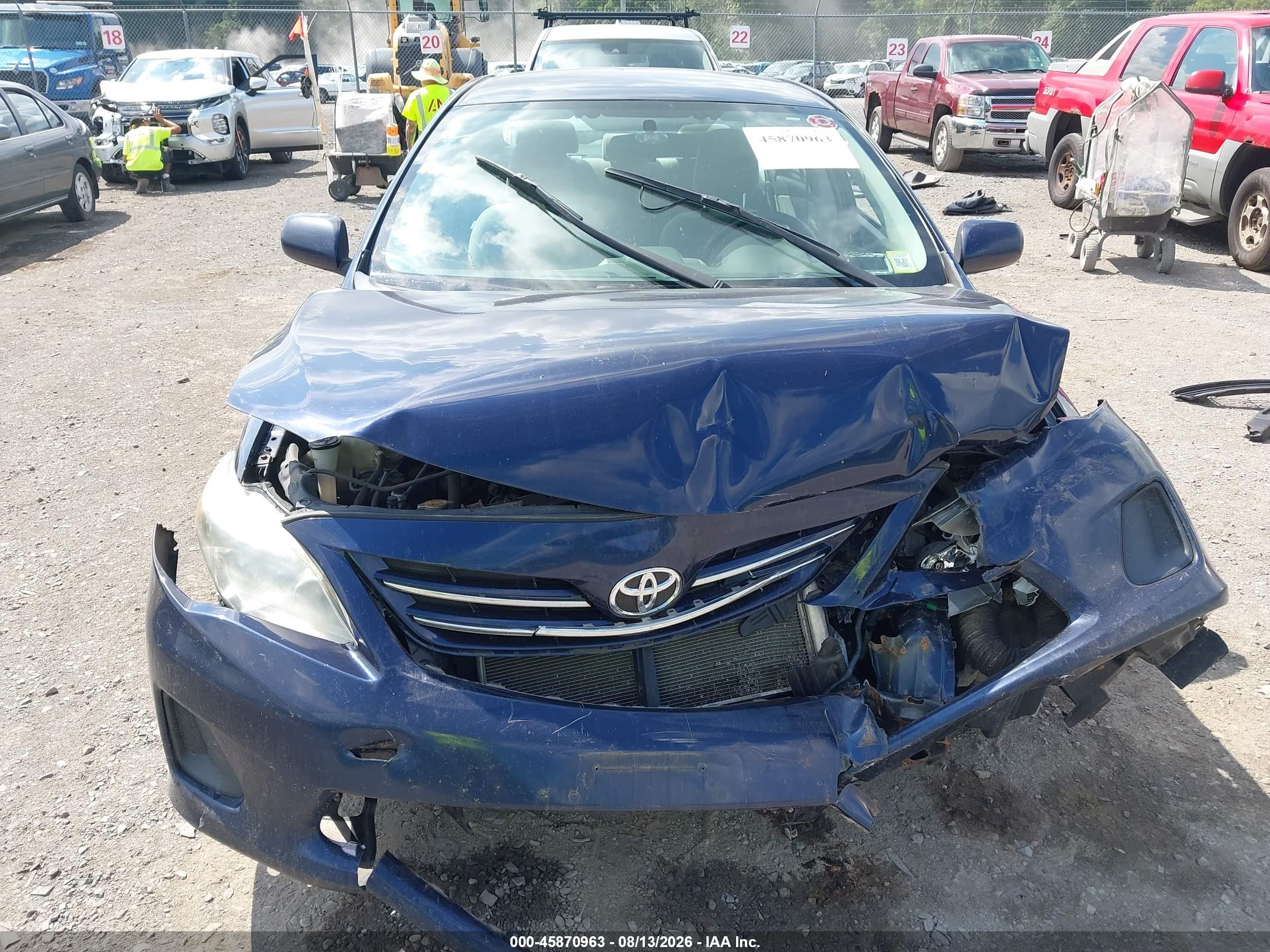 2013 Toyota Corolla Le Blue vin: 2T1BU4EE7DC954653