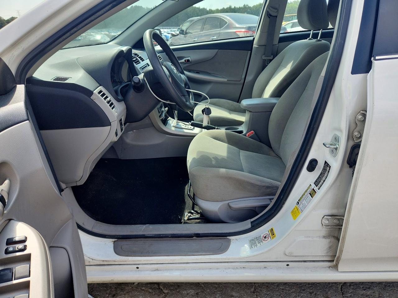 2013 Toyota Corolla Le White vin: 2T1BU4EE7DC974093