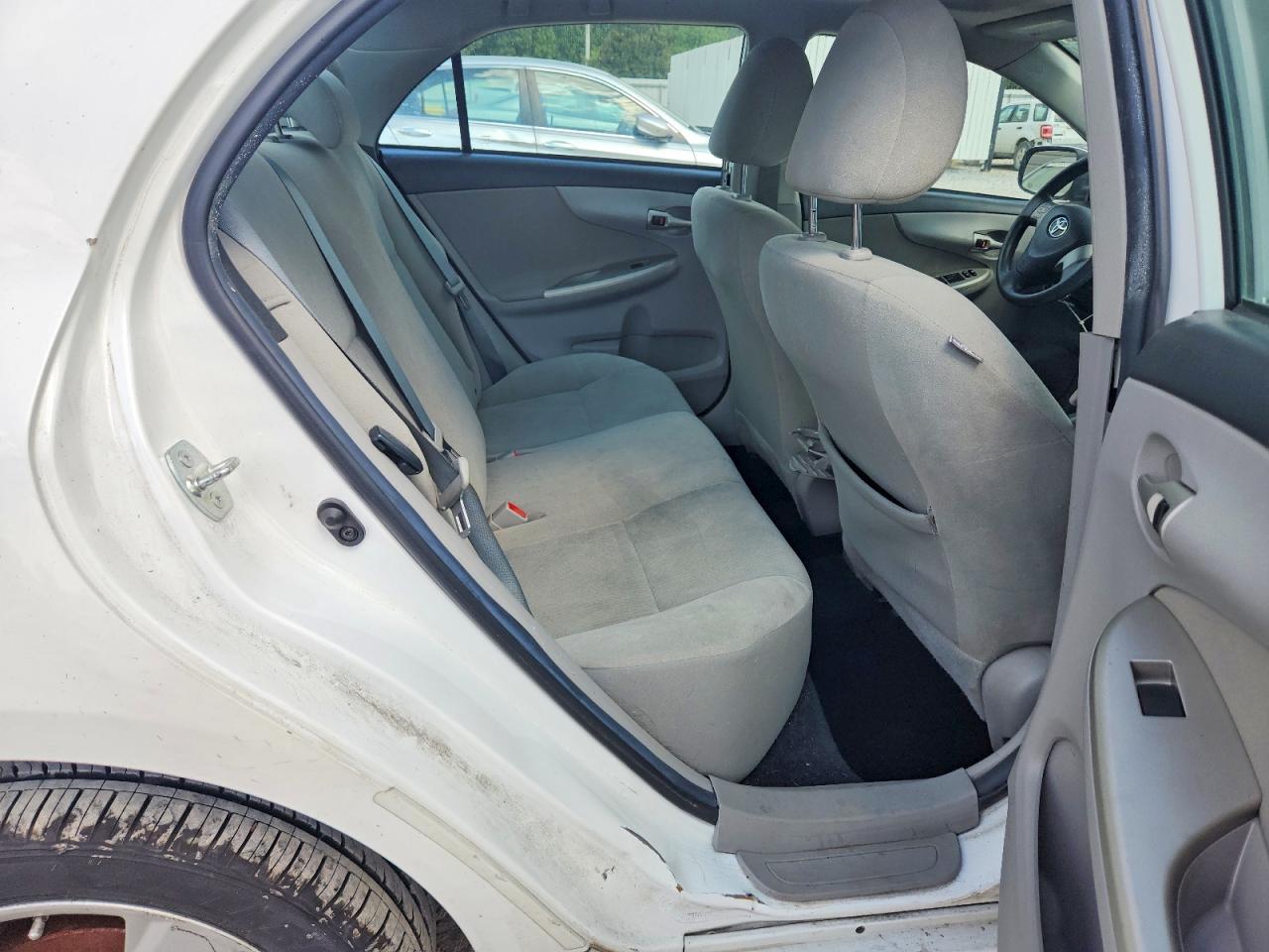 2013 Toyota Corolla Le White vin: 2T1BU4EE7DC974093